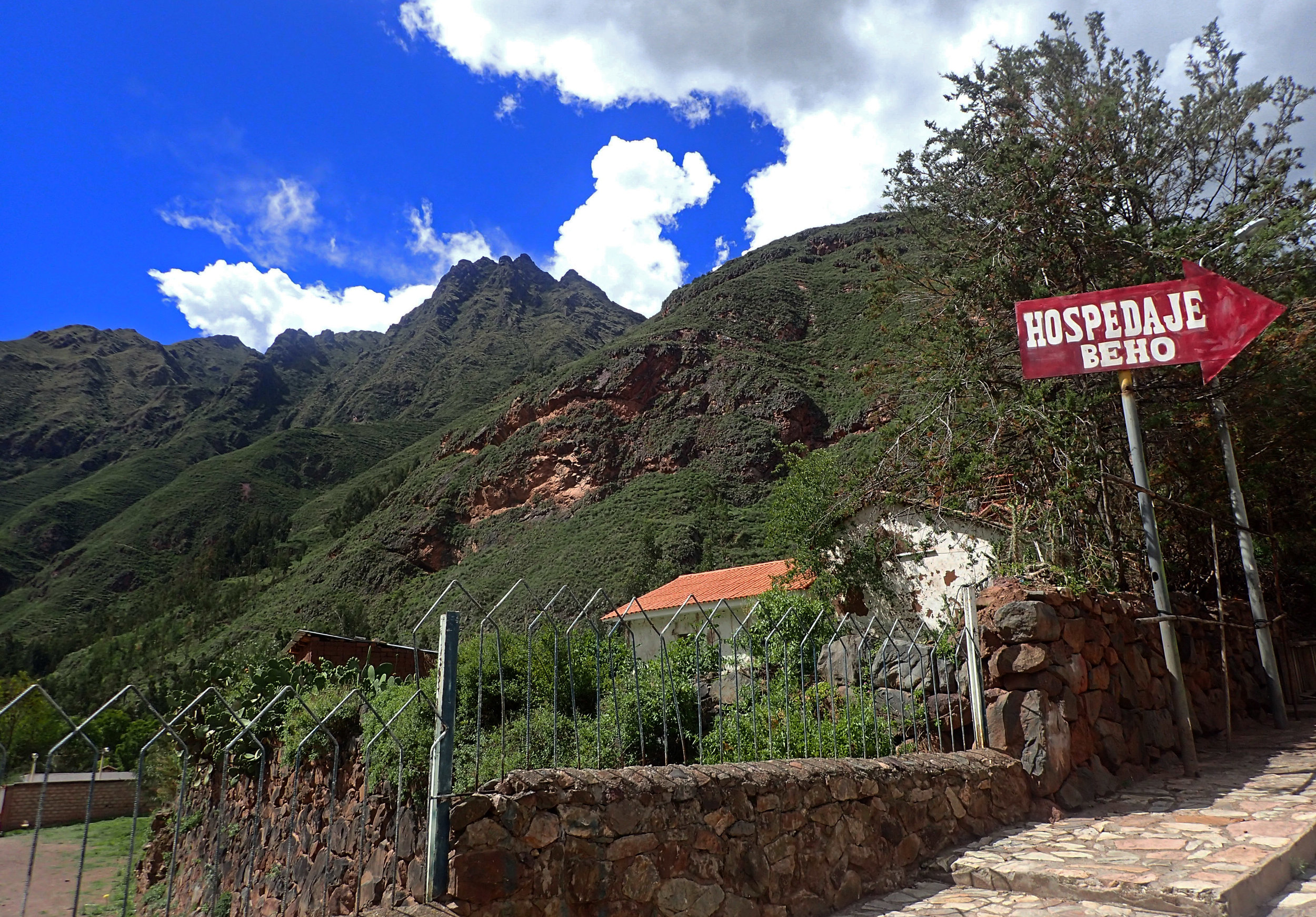 start of the hike to the ruins.jpg