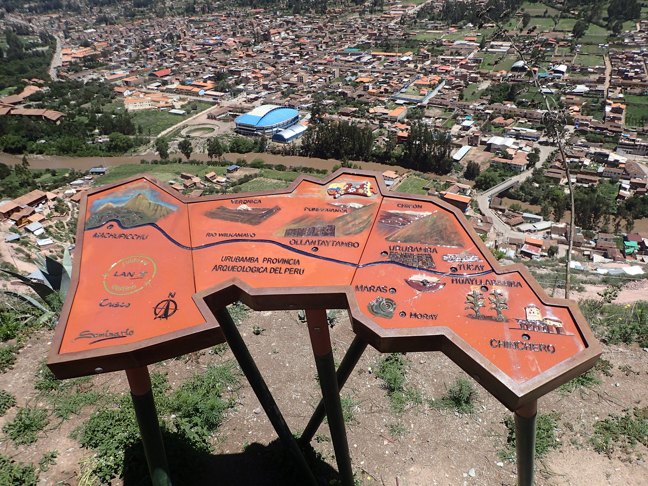 Urubamba from lookout.jpg