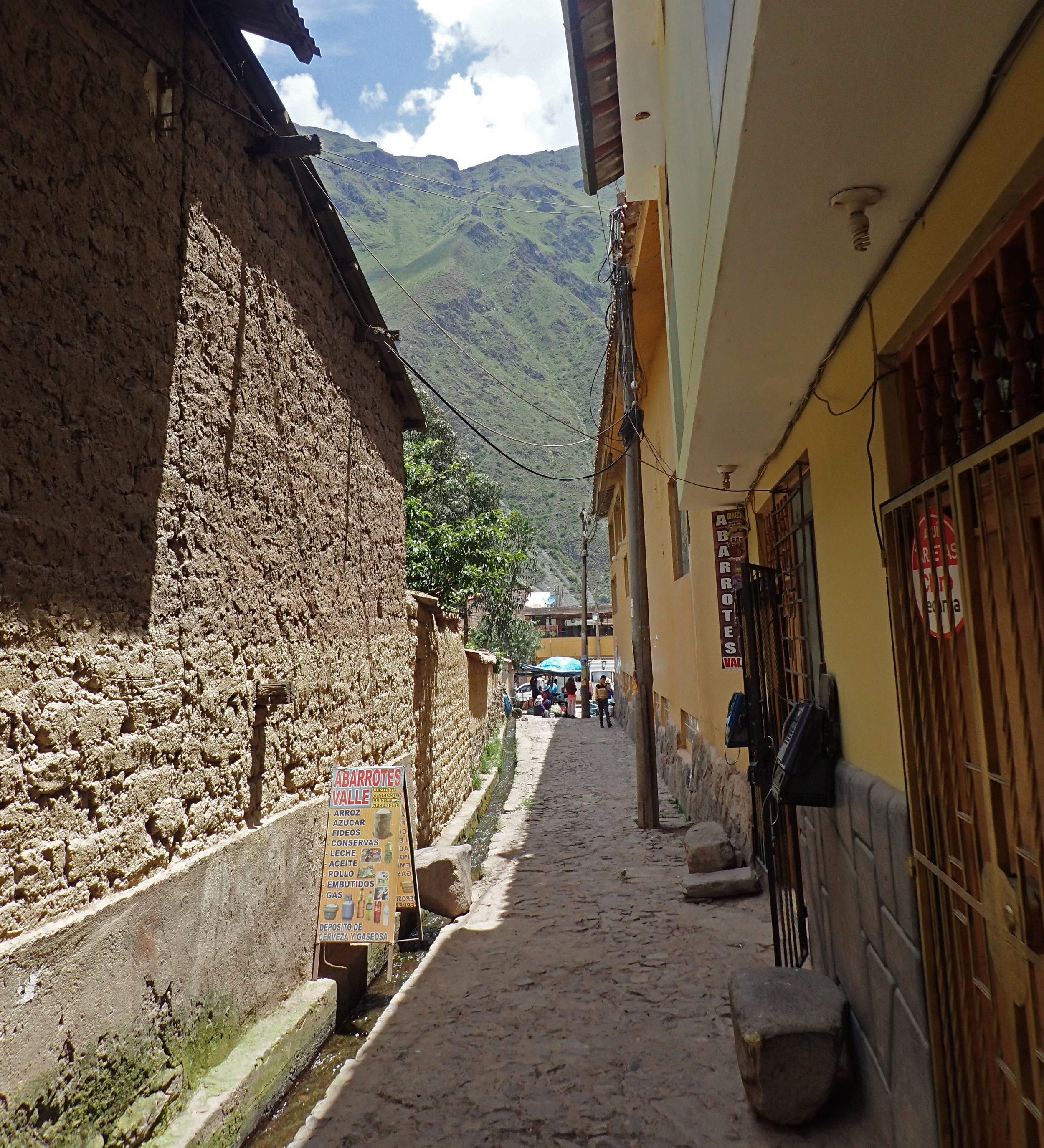 alley behind Valle Inca.jpg