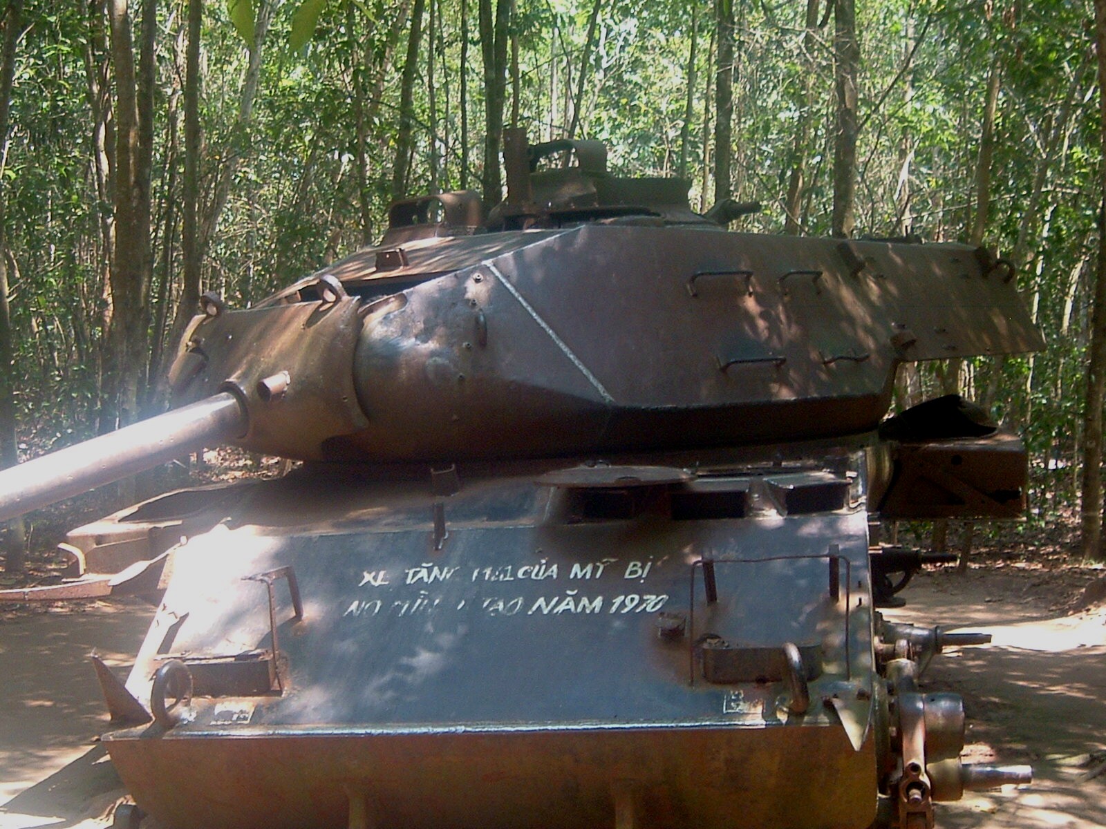 american tank in vietnam.JPG