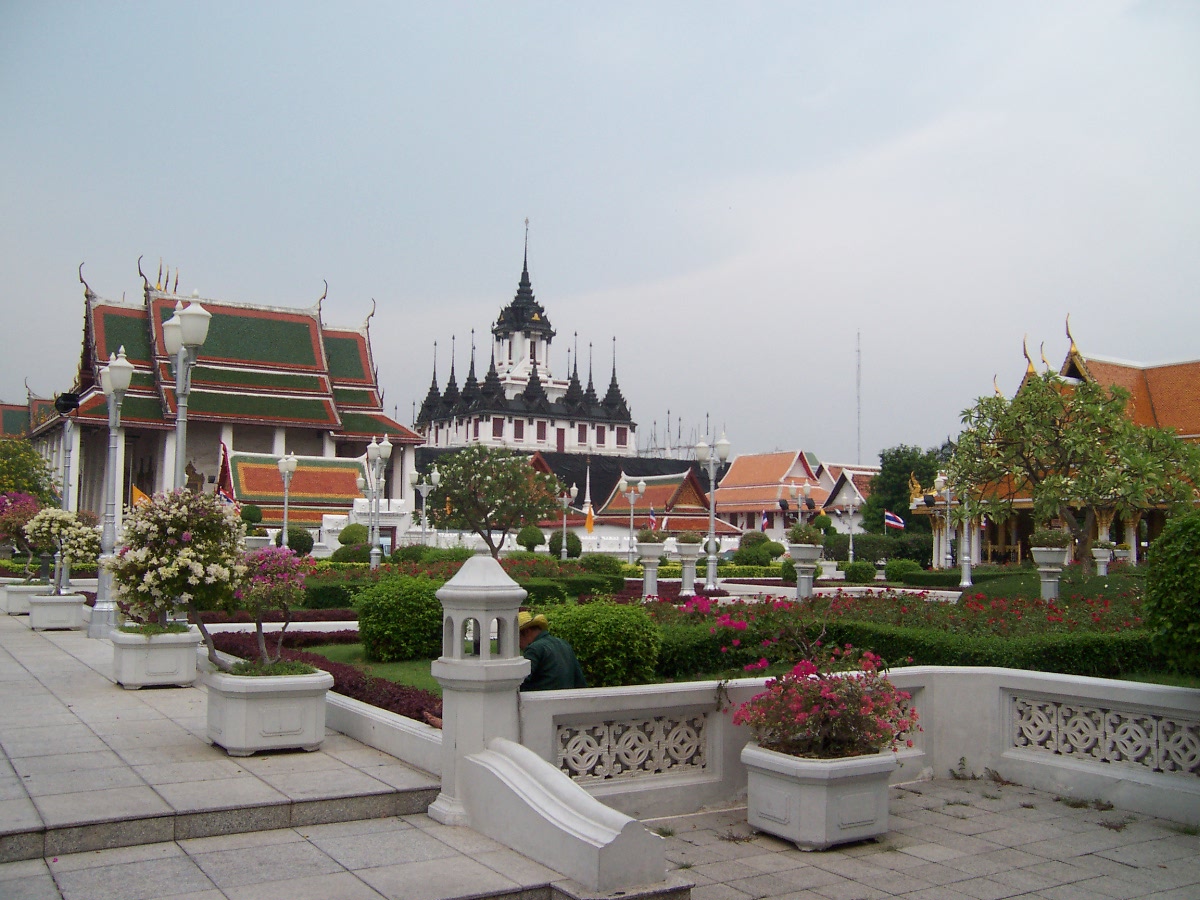 bangkok temple 3.jpg
