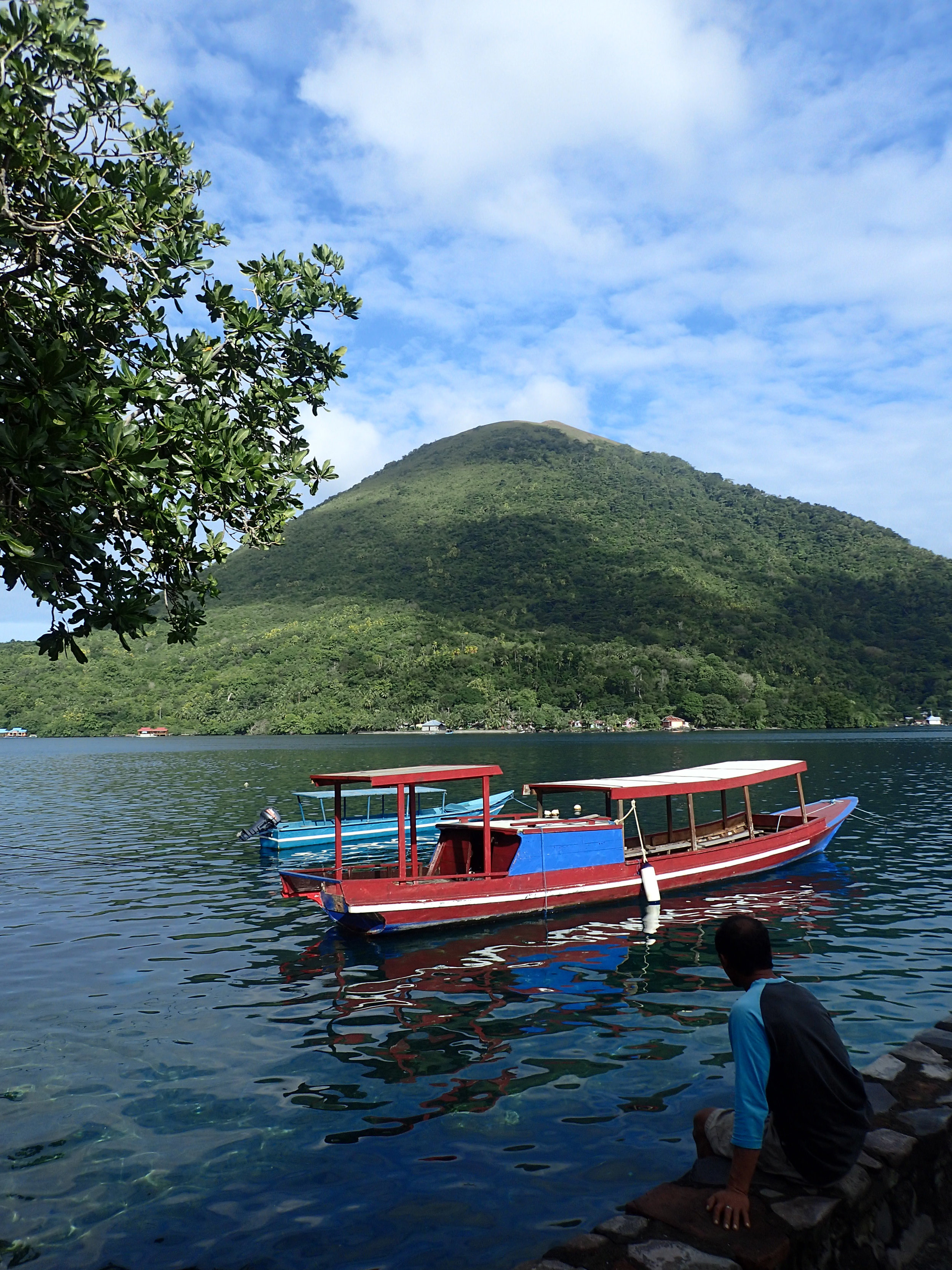 waiting for the dive boat.jpg