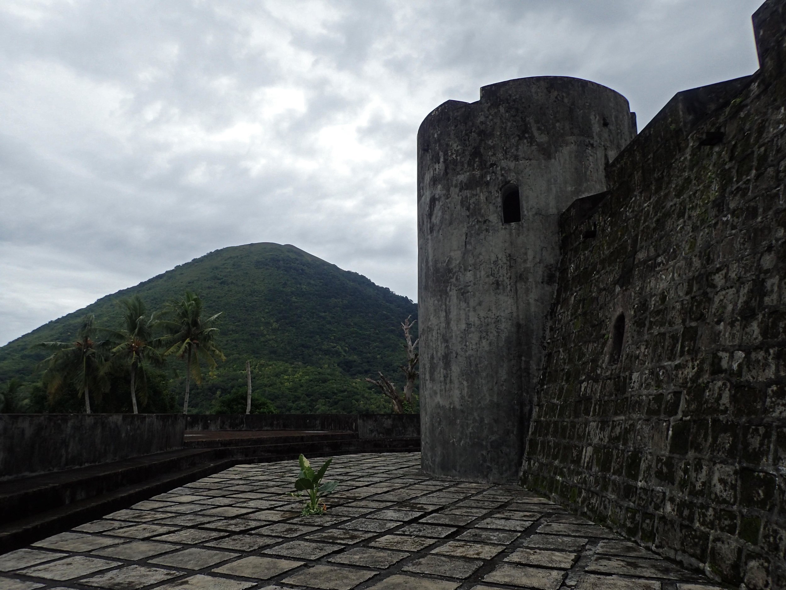 fort and Gunung Api.jpg