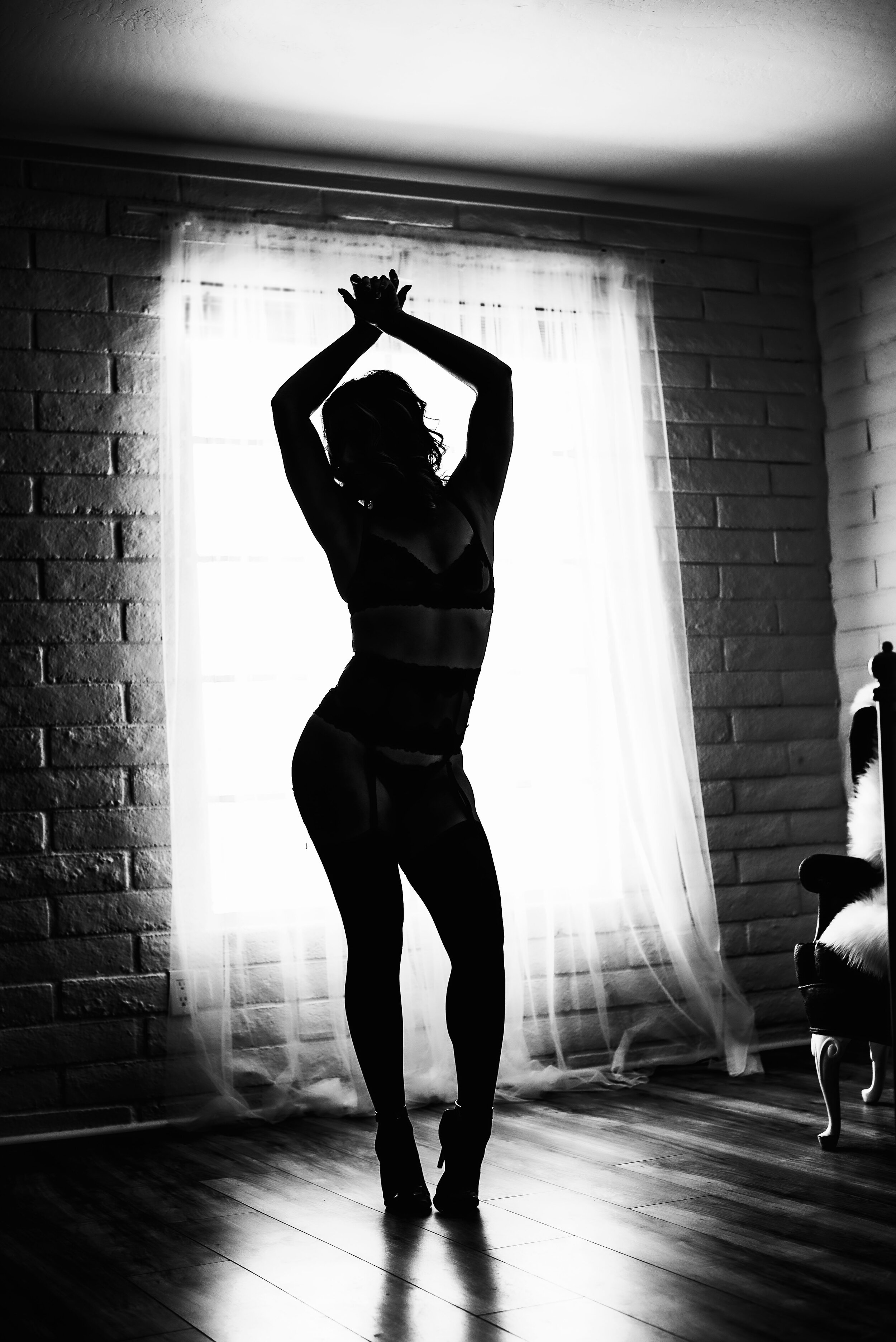 noir-black-and-white-silhouette-boudoir-phoenix-gilbert-scottsdale-arizona-photographer-01