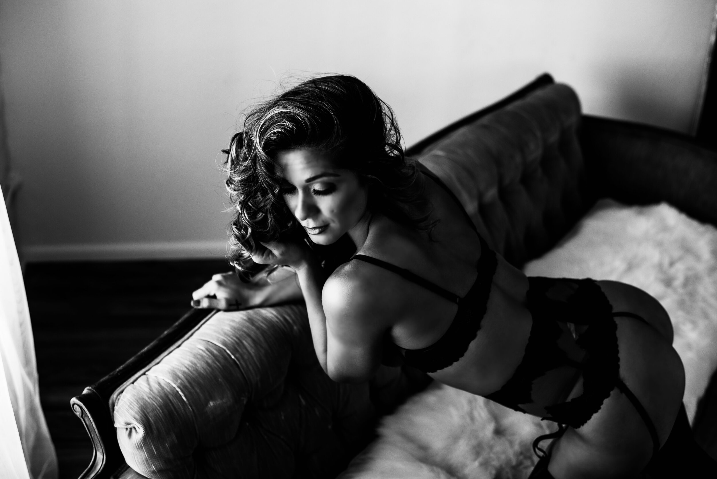 noir-black-and-white-boudoir-phoenix-gilbert-scottsdale-arizona-photographer-07