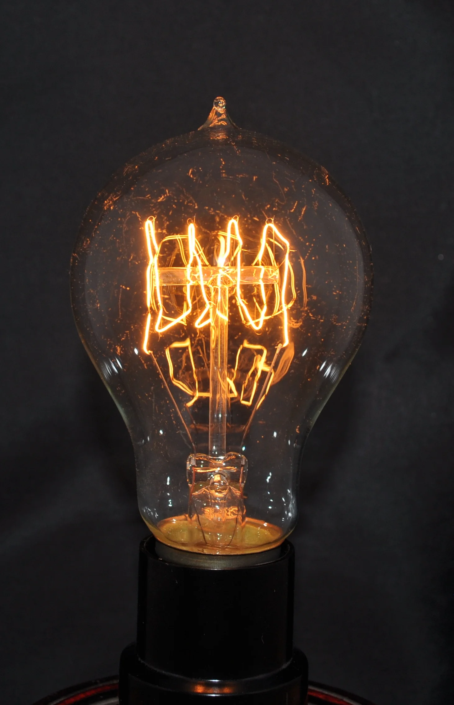 EDISON LIGHT BULB