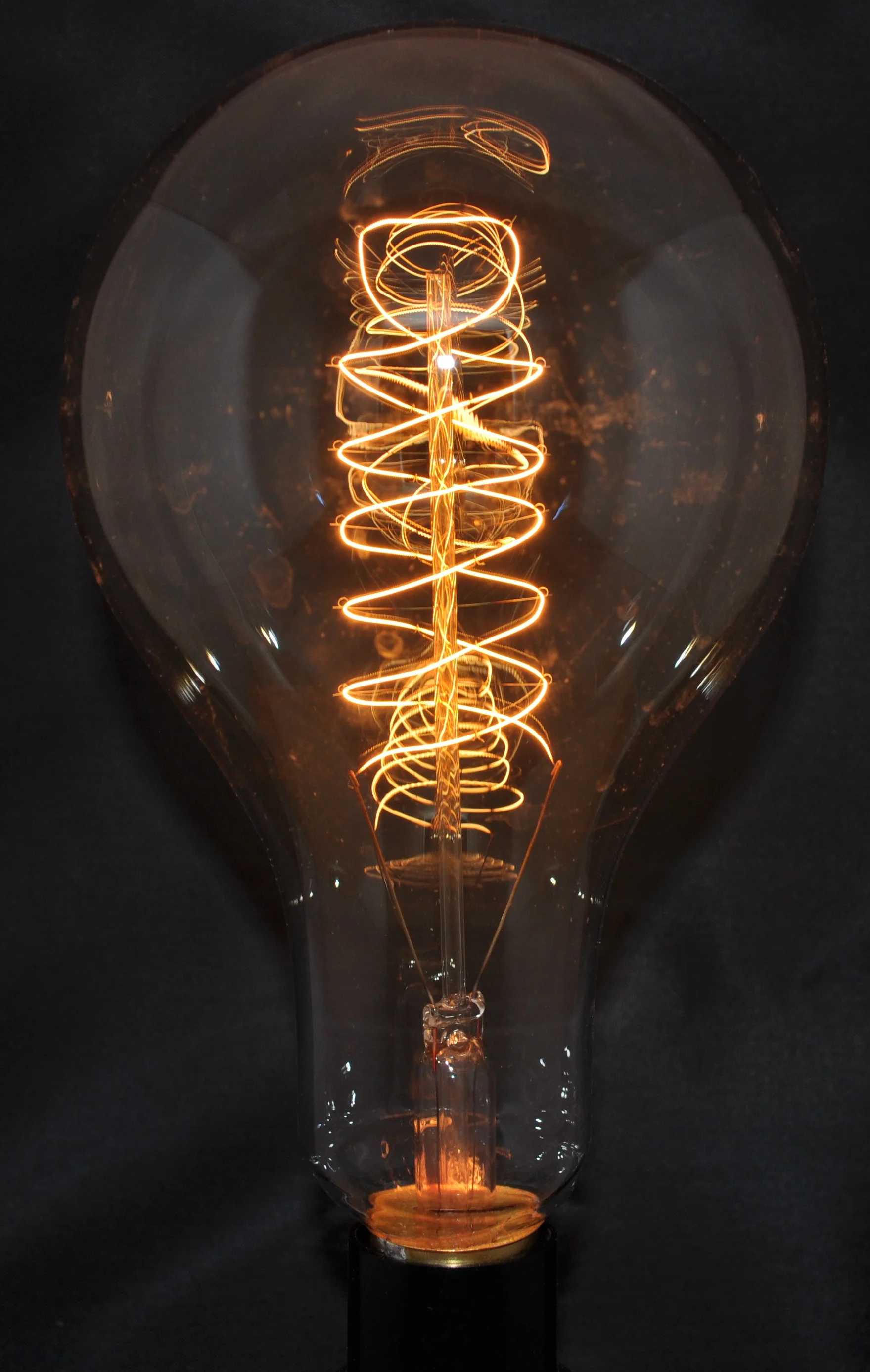 EDISON LIGHT BULB