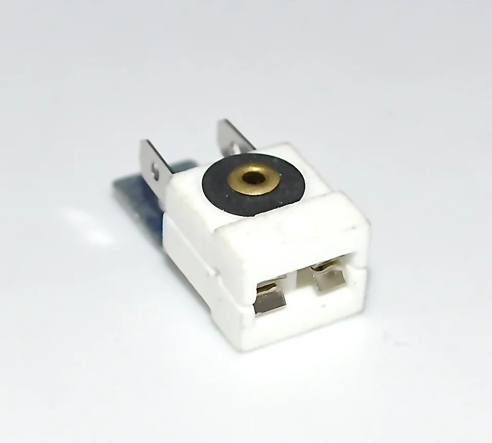 HALOGEN SOCKET