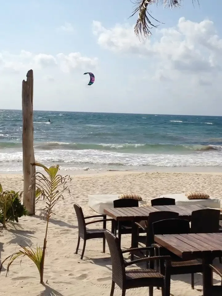 Jumping on the 2016 trend 🔍

Two things that surprised me from my photos. My studio was significantly less cluttered and I had way more time to travel. 

1) Tulum, Mexico
2) Machu Pichu, Peru 
3) Building a set for a photoshoot with @amyzambonin. Th