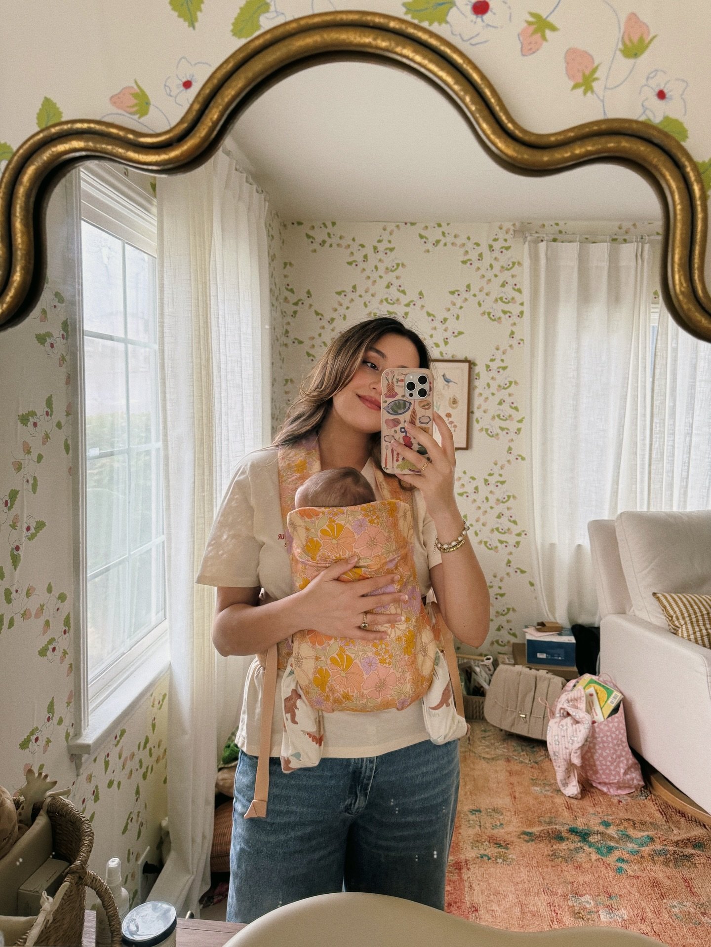 november in my camera roll 🍂

1. messy nursery, cozy carrier 🌼 @wildbird 
2. love me some @gjustagoods ✨
3-4. first thanksgiving as a family of 3 🤎
5. neighborhood strolls 🍁
6. two months how?? 😭
7-8. an afternoon with @juanacareco 🌷 
9. @liver