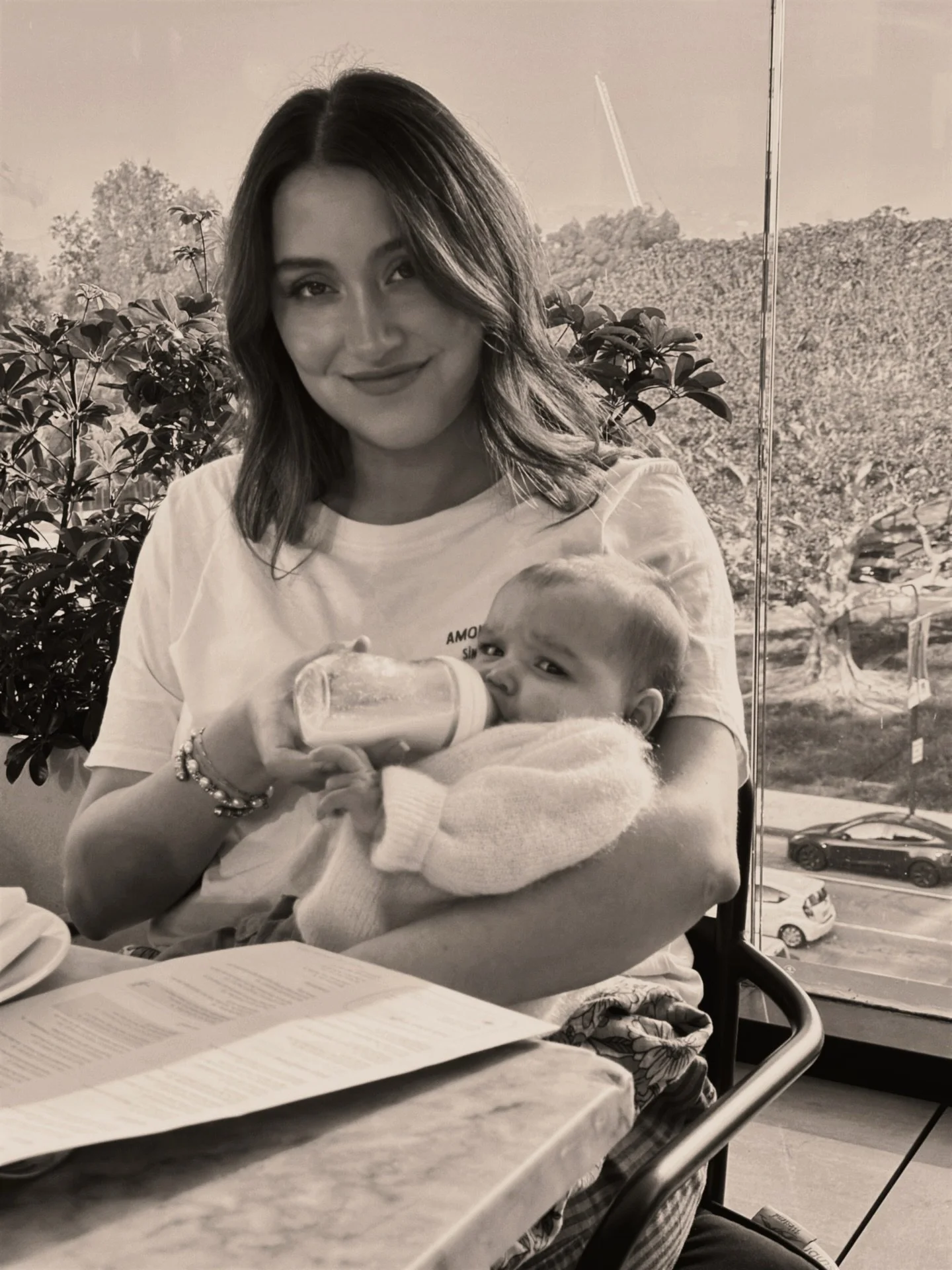 december in my camera roll ❤️ 

1. obsessed with that pouty face 😂
2. candles lit, christmas music blasting 🎄 
3. having too much fun picking out her little fits!!
4. cozy @sezane girls
5. birthday brunch @loulousantamonica 
6 - 7. elsie&rsquo;s fi