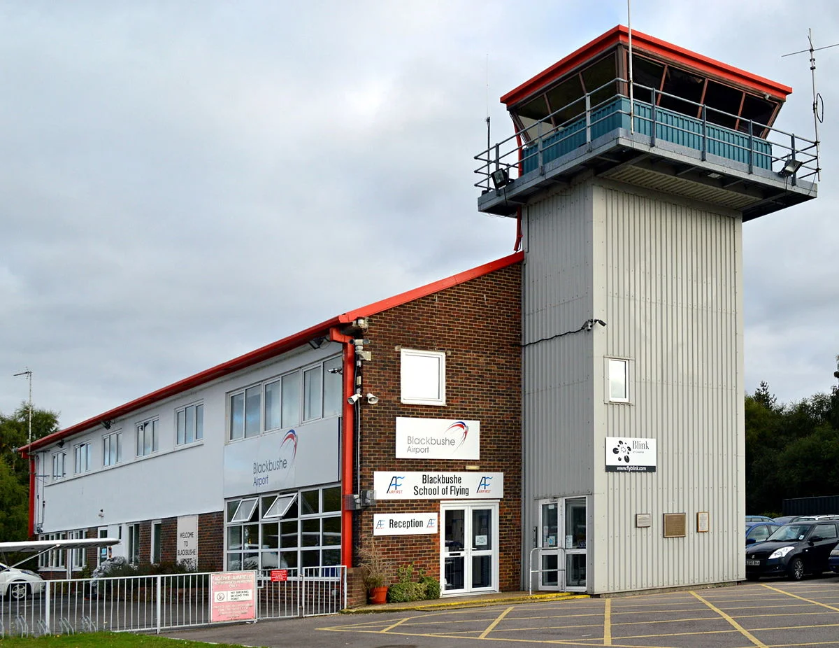 Blackbushe_Airport_control_tower_02.JPG