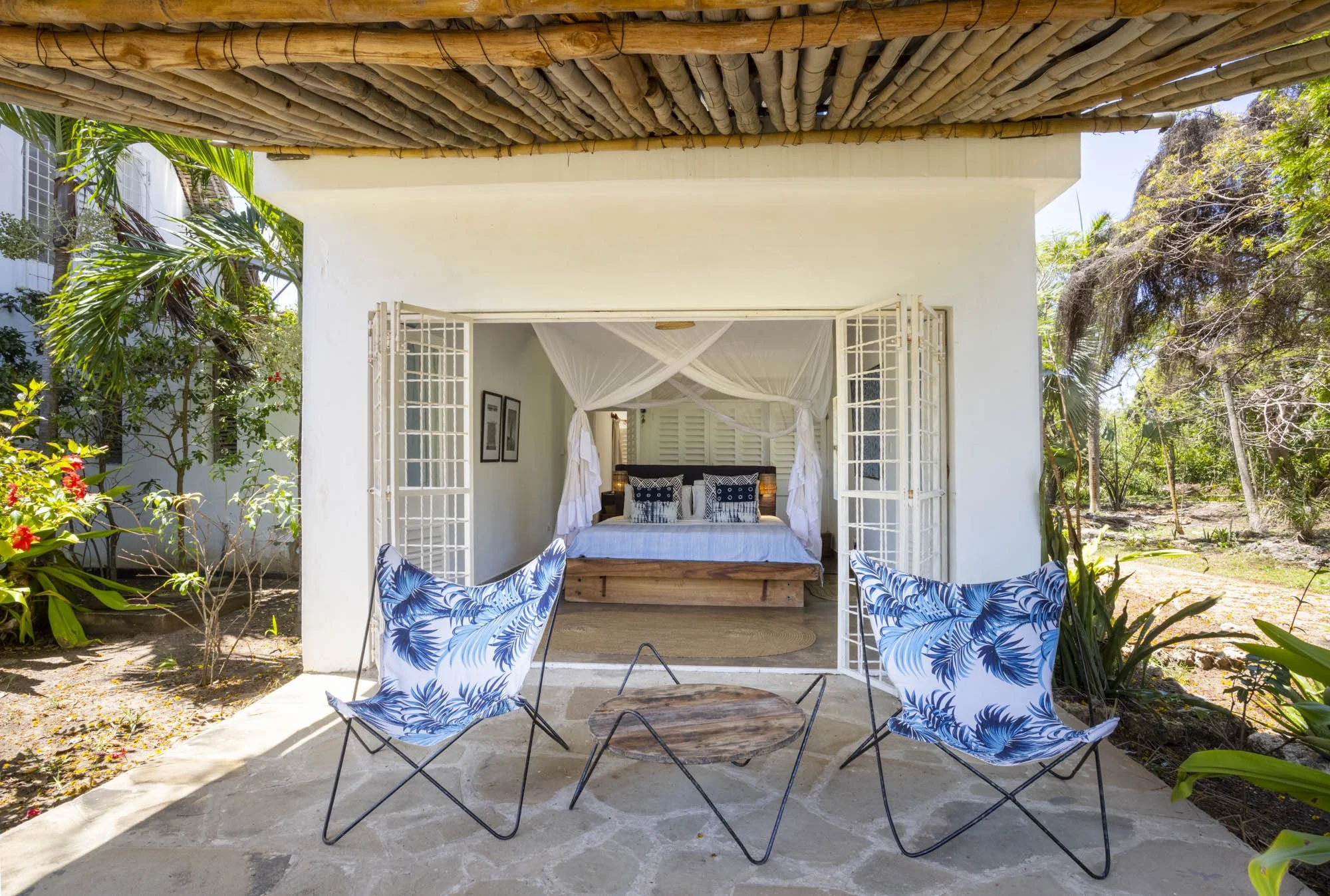 sea view room tiwi beach.jpg
