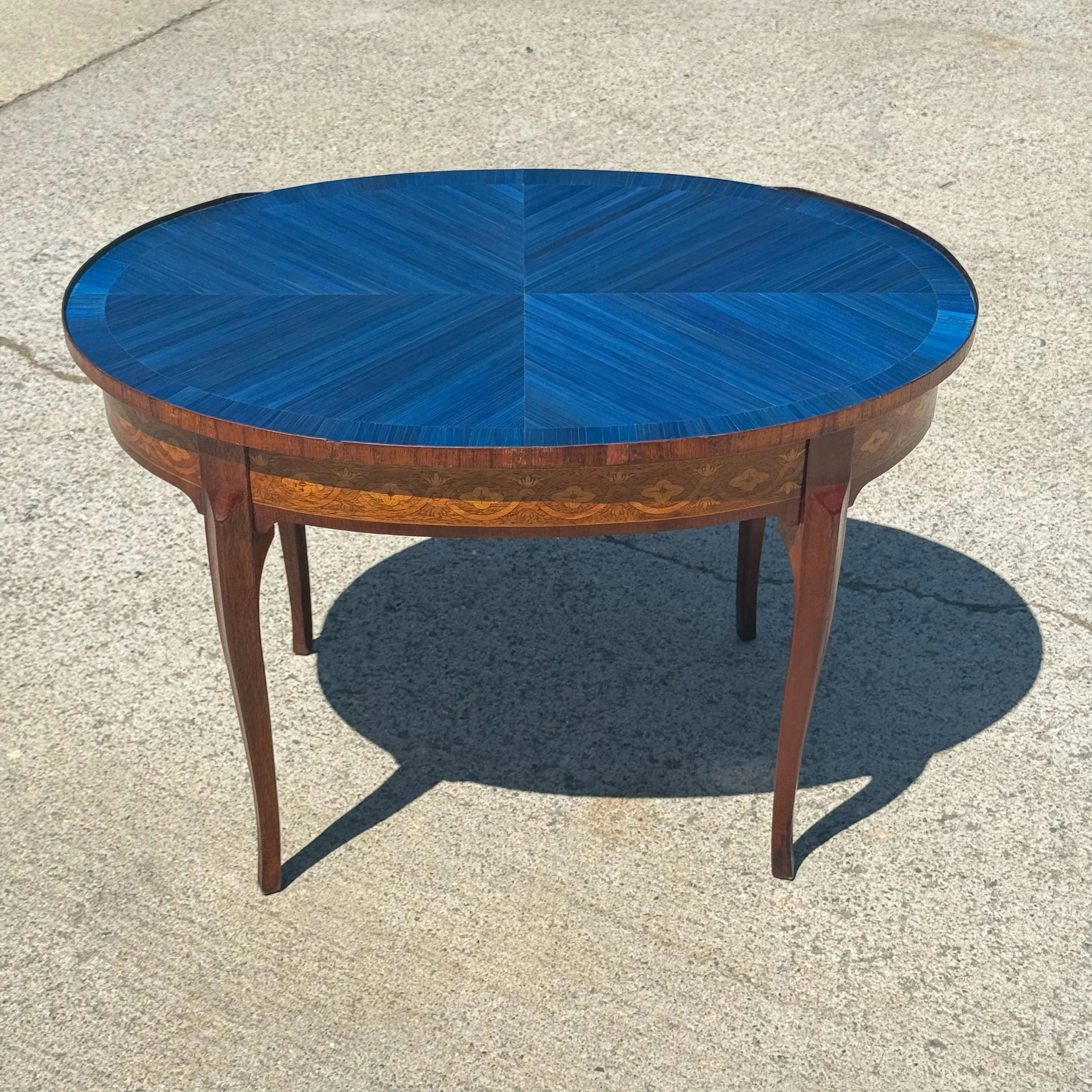 Oval-Table 05.jpg