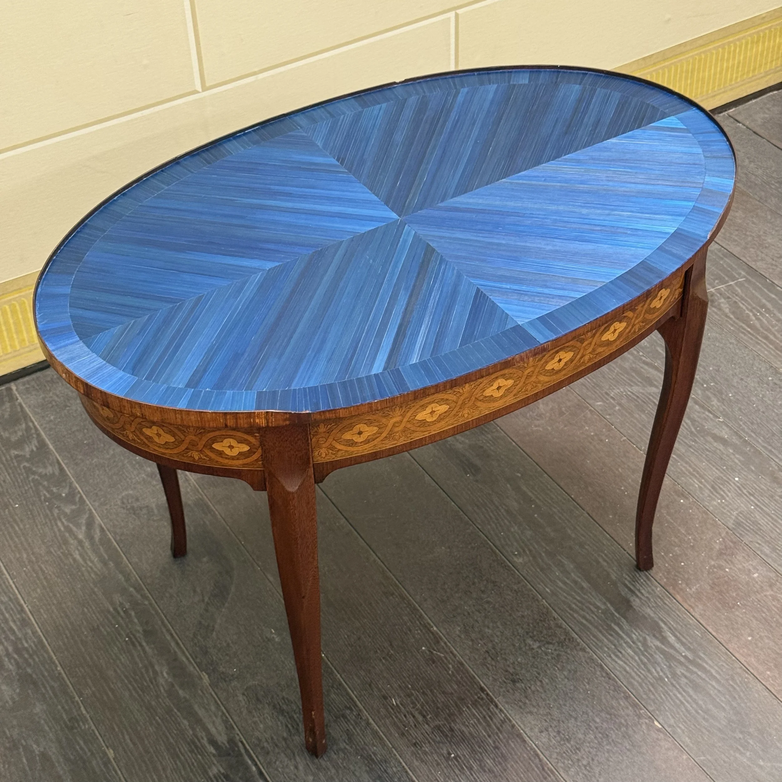 Oval Table 03.jpg