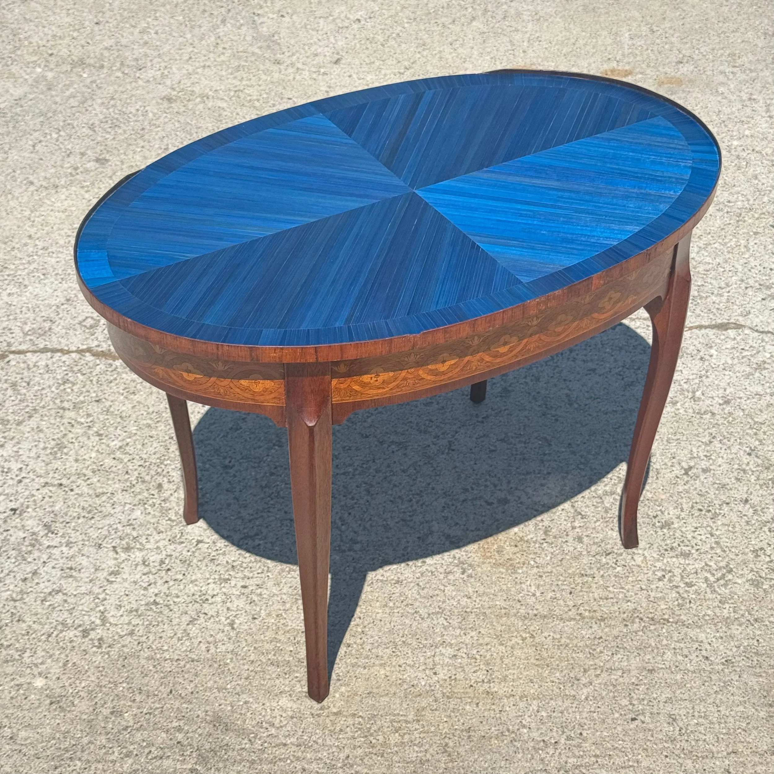 Oval-Table 04.jpg