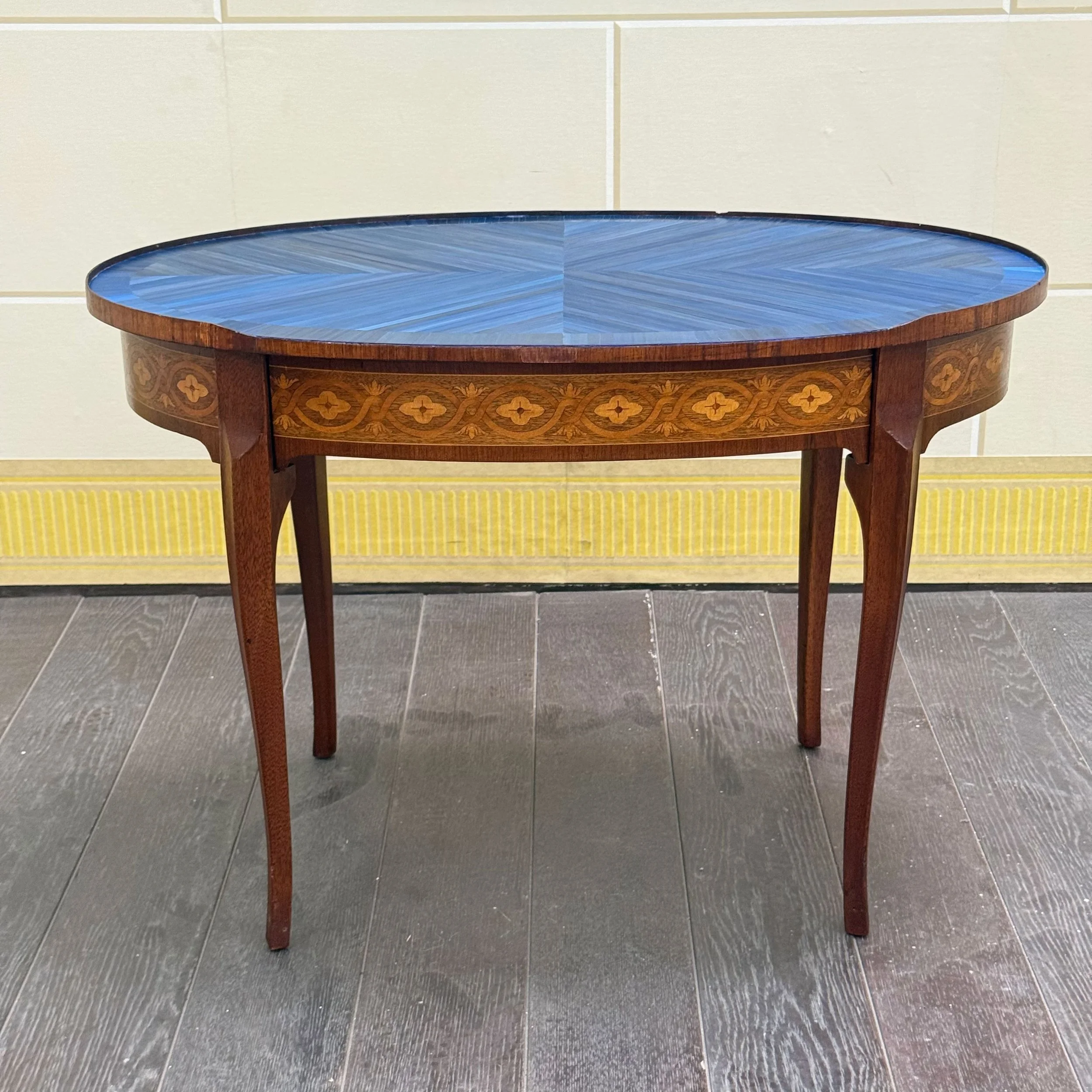 Oval-Table 01.jpg