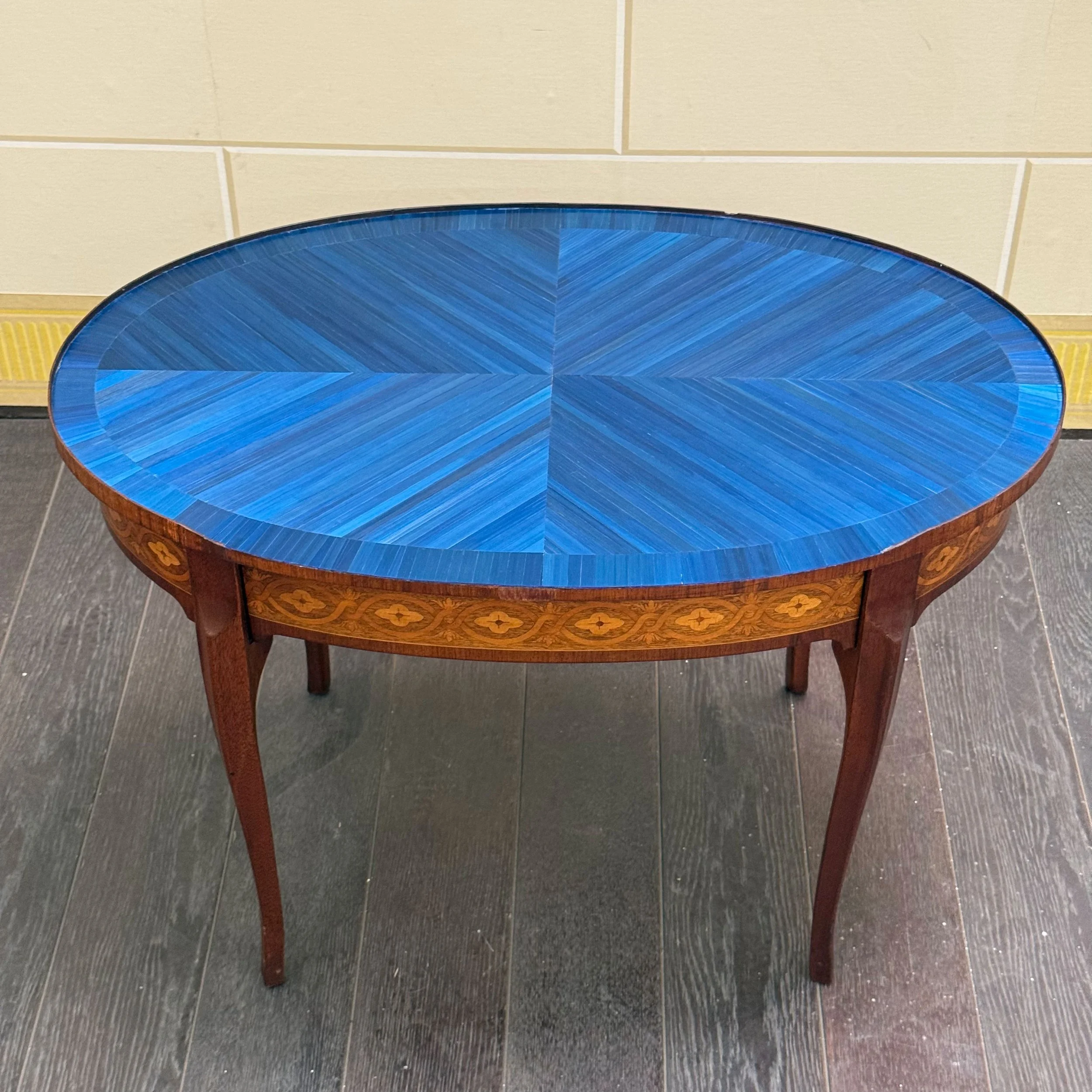 Oval-Table 02.jpg