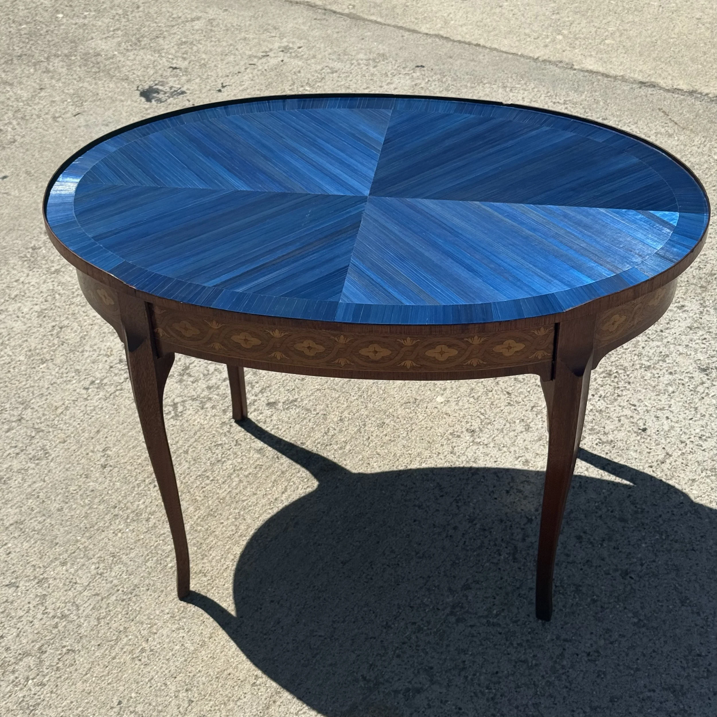 Oval Table 07.jpg