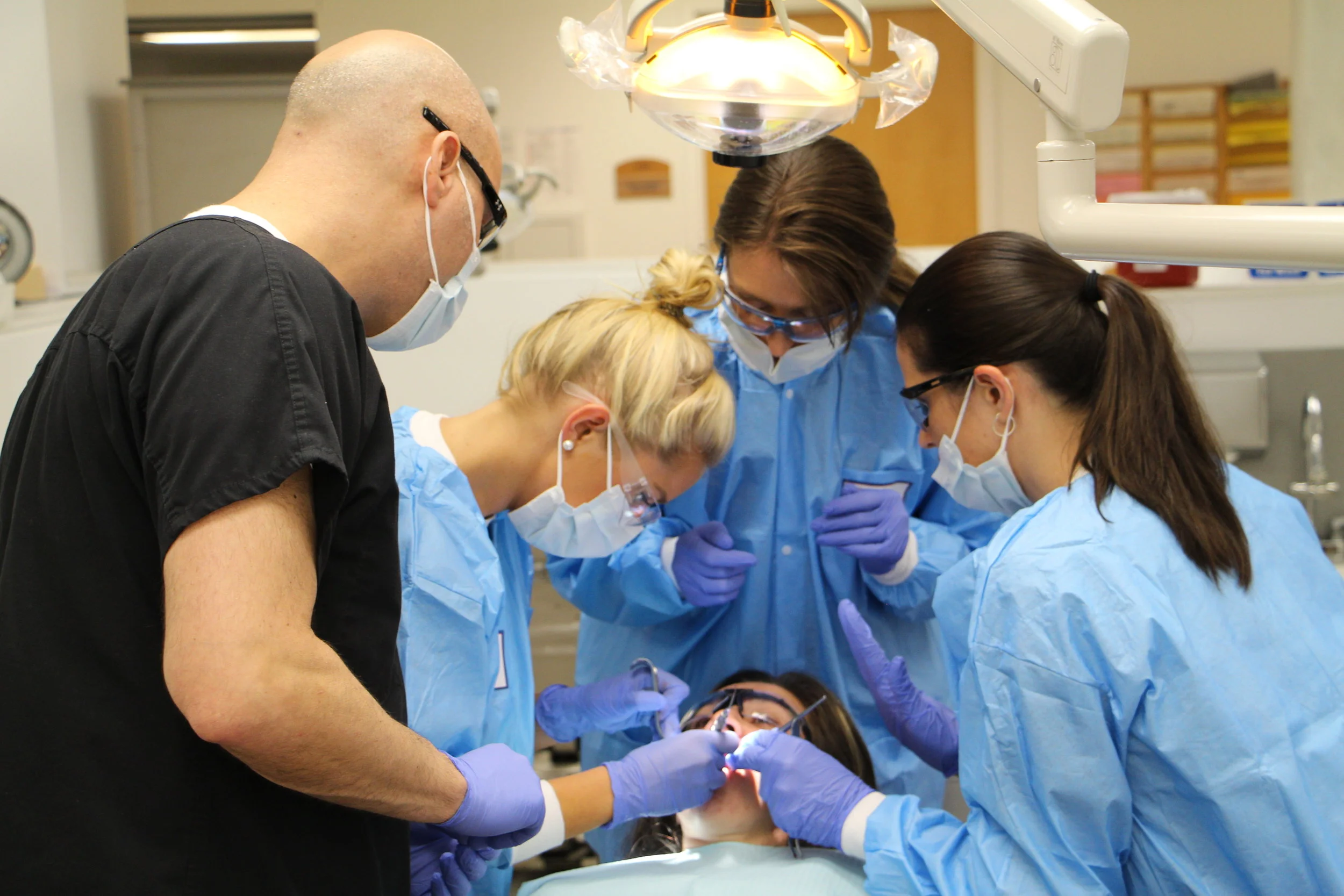 Amplify Dental HandsOn Live Patient Extraction Classes