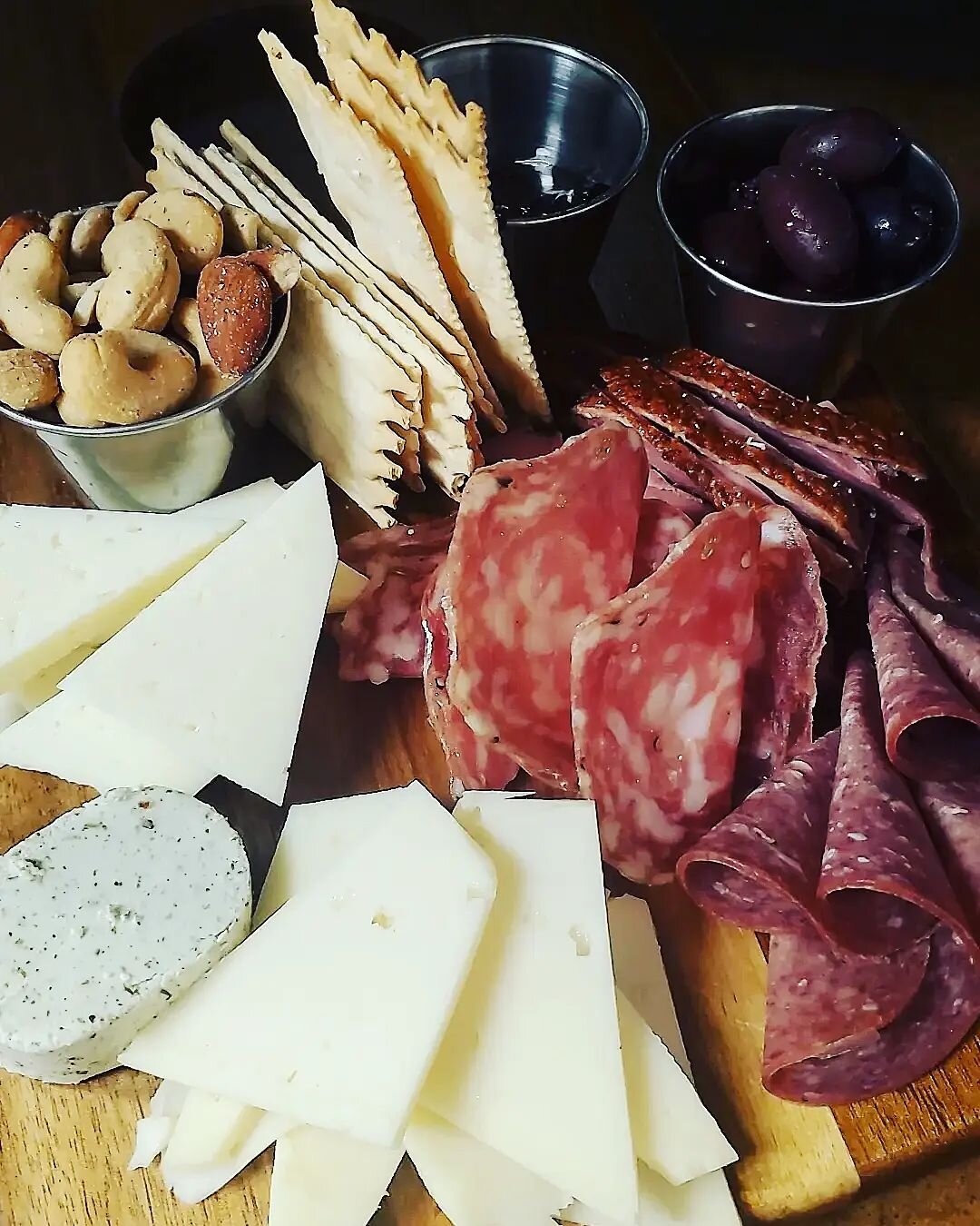 Happy Friday Beer Friends!! 

Pair your craft beer with cheeses and charcuterie!! 

Explore all of the flavors and enjoy your weekend!!

#VanWa #taproom #craftbeerlover #craftbeer #taphouse #meatandcheeseboard #charcuterieboard #swwwashington #explor