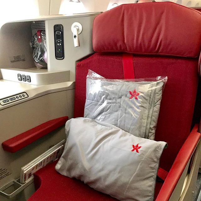 Had a great flight on board Hong Kong Airlines brand new A350 from LAX-HKG-PVG. The seats were super wide, the bedding was good and the cabin crew were courteous and helpful. Would gladly fly them again, can&rsquo;t wait for the return trip! #flight 