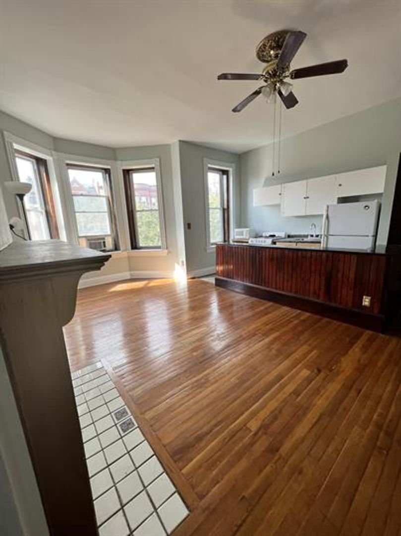 2735 St. Paul #3 - studio / 1 bath