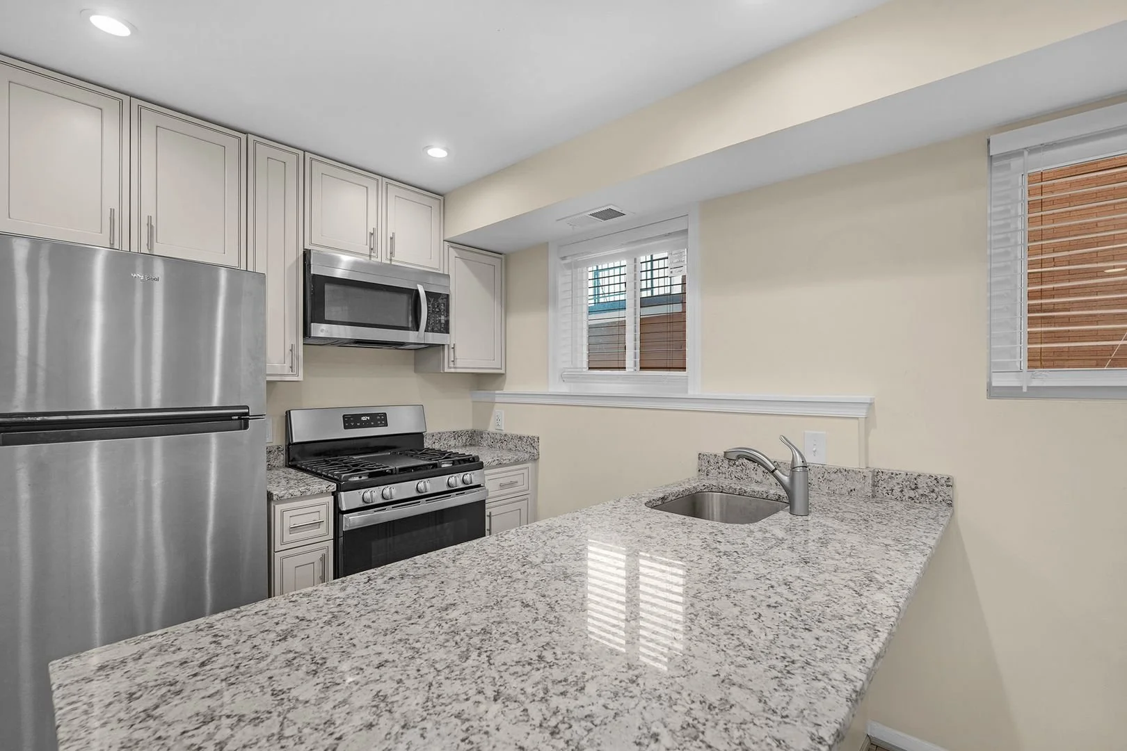 2637 St. Paul 1B - 2 bed / 1 bath