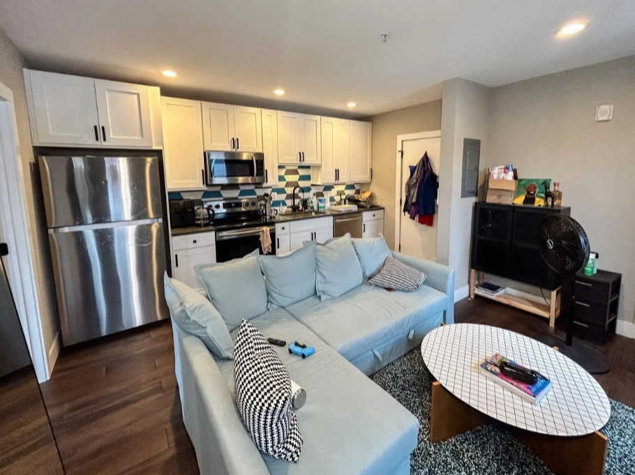 208 E Biddle #7 - 1 bed / 1 bath