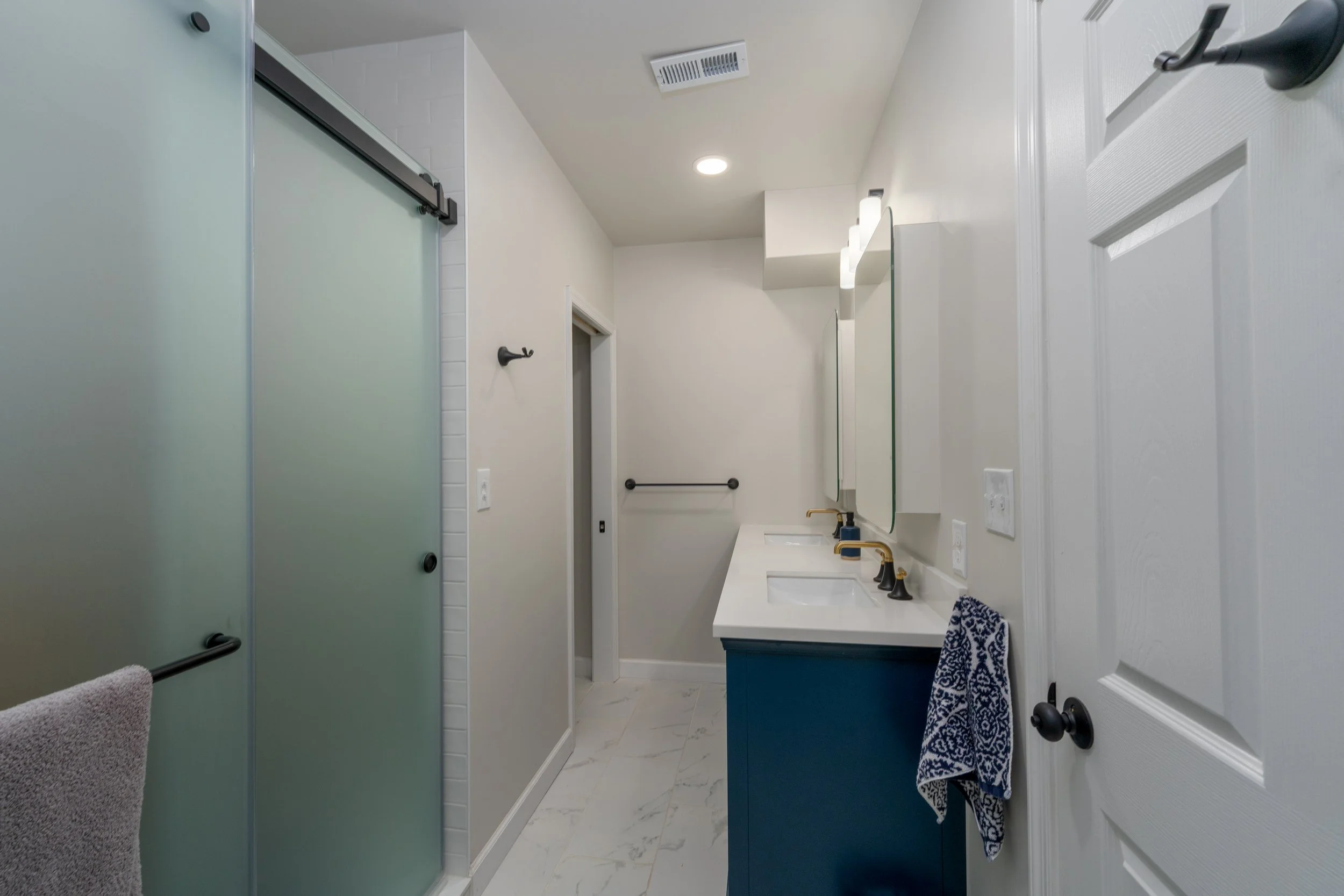 Primary Bedroom Bathroom-2.jpg