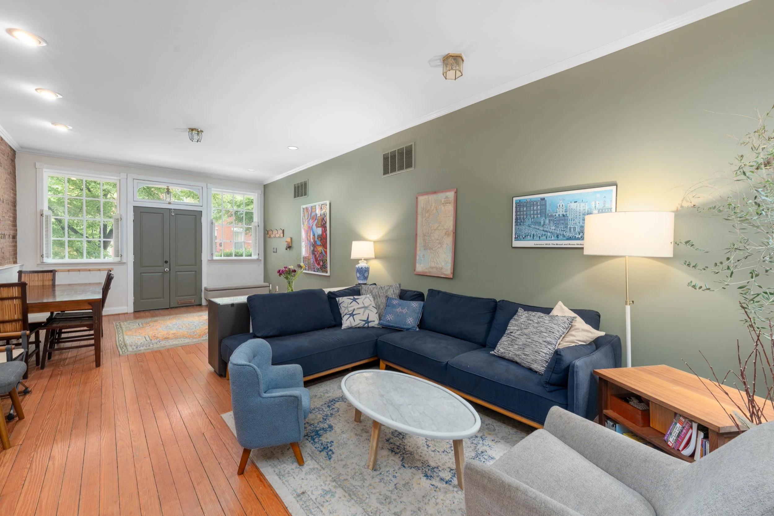 Living Room-6.jpg
