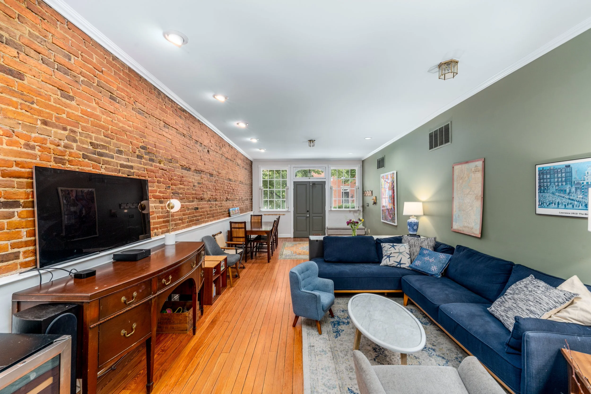 Living Room-7.jpg
