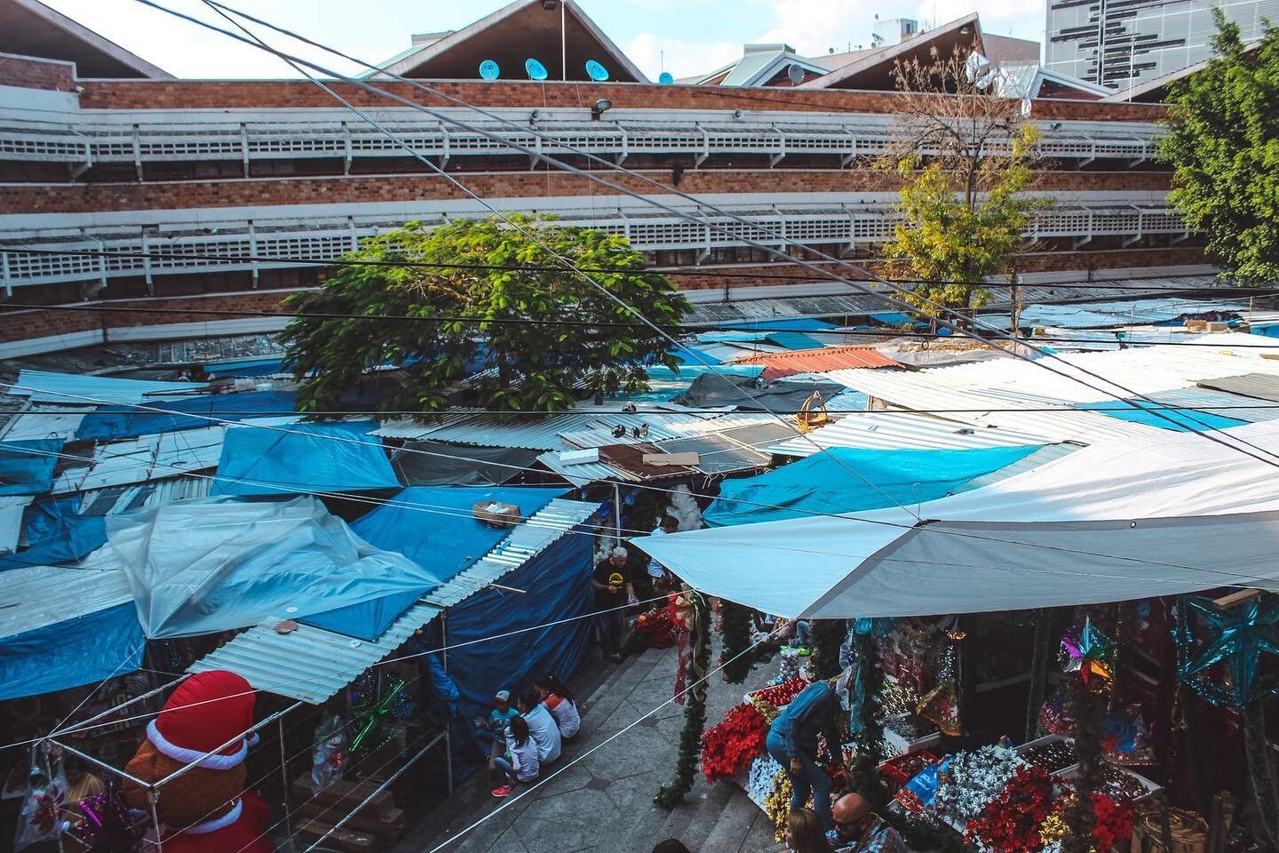 One of the most iconic markets in Guadalajara, San Juan de Dios. If you have visited, we have likely taken you here. We love walking through, talking to the vendors, eating the food, and see what new things they have to offer. #Mexicomonday #markets 