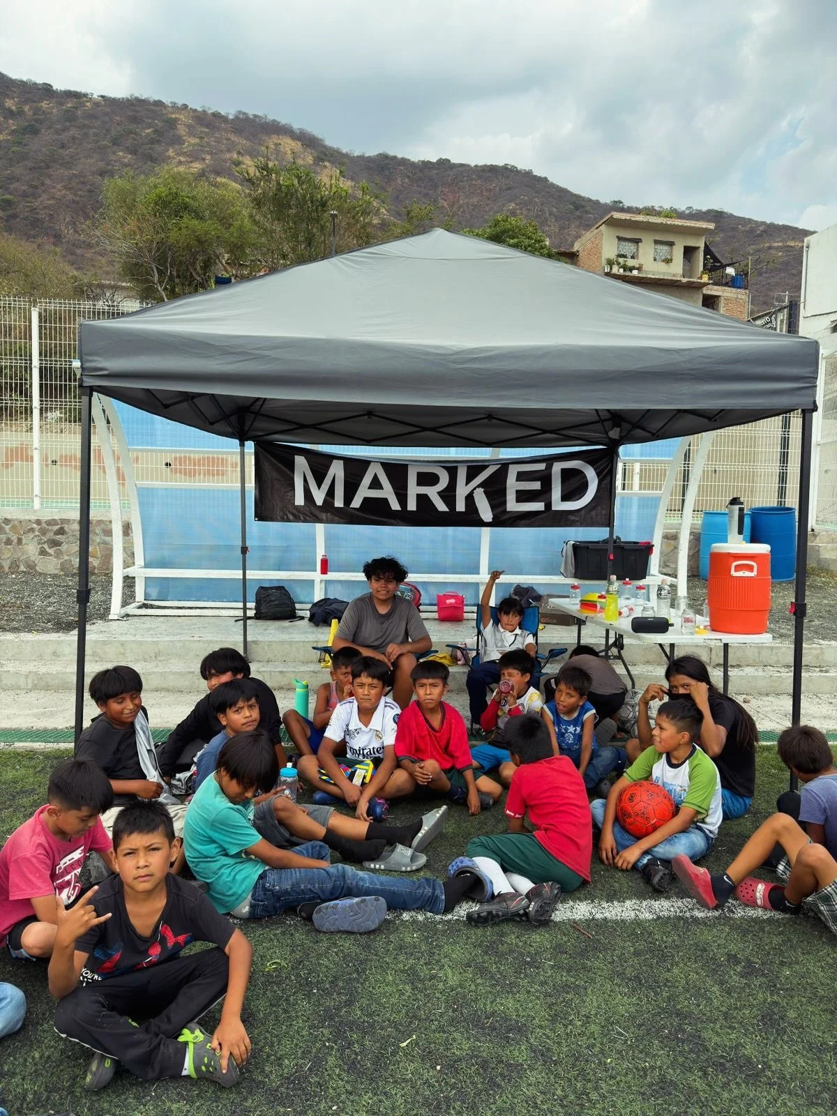 All smiles at soccer practice yesterday! ⚽☀️

Despite the heat, more kids keep showing up each week&mdash;not just from San Pedro, but from neighboring communities too.

Our sports programs continue to grow, and we love seeing the joy, commitment, an