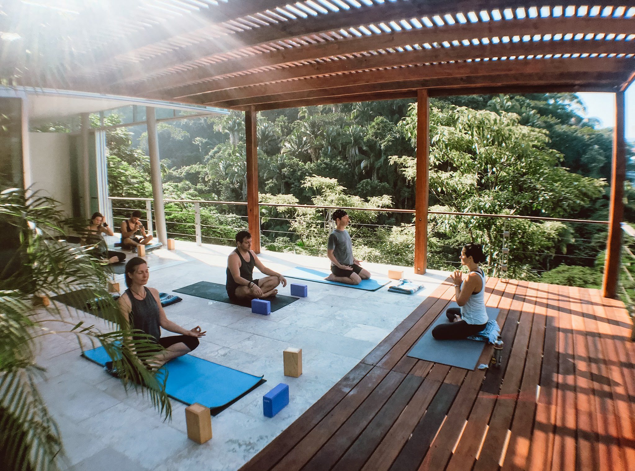 6 Reasons to Go on a Yoga Retreat in India - Svadhyaya Kosha