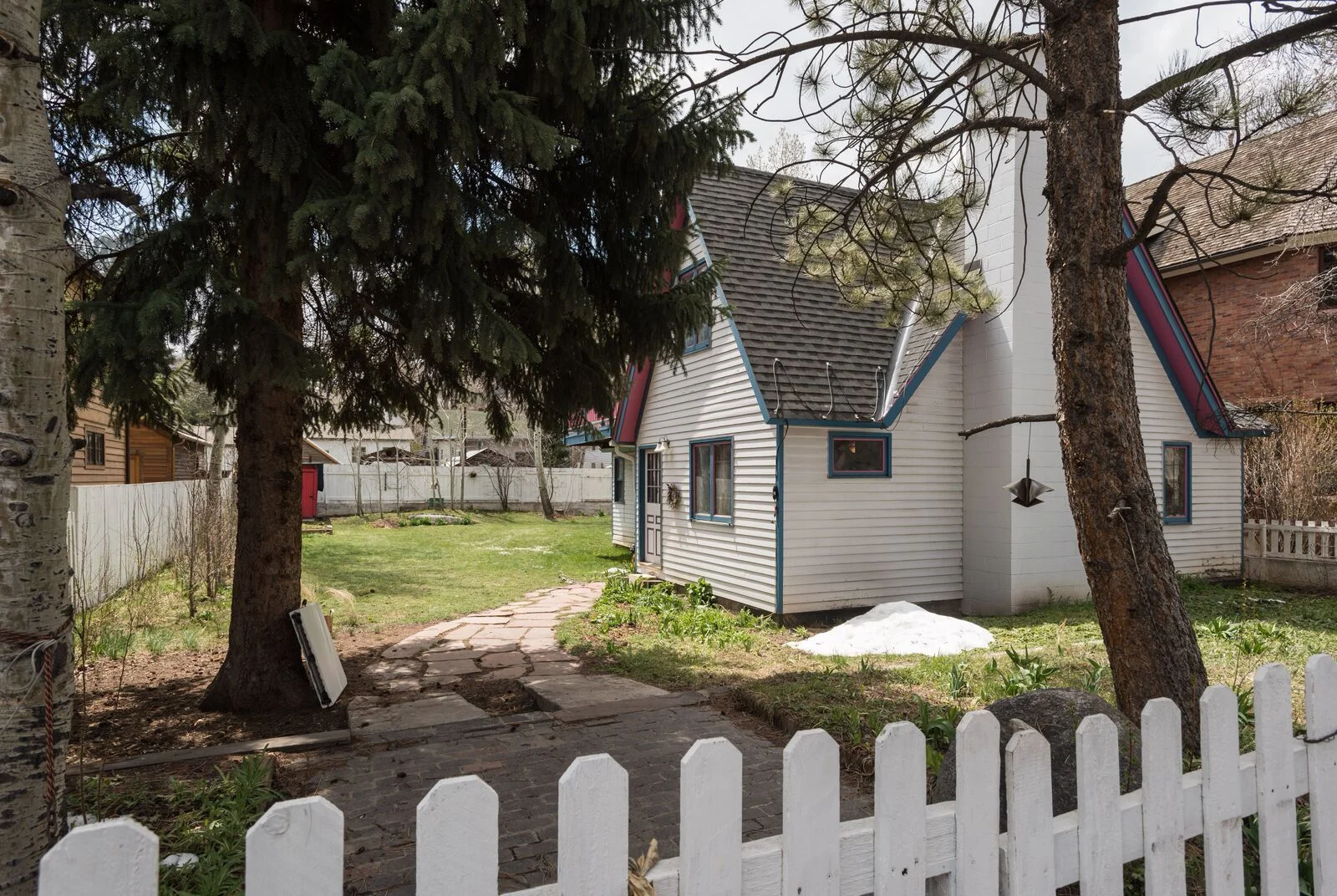 5_0_1225_1exterior_2.jpg