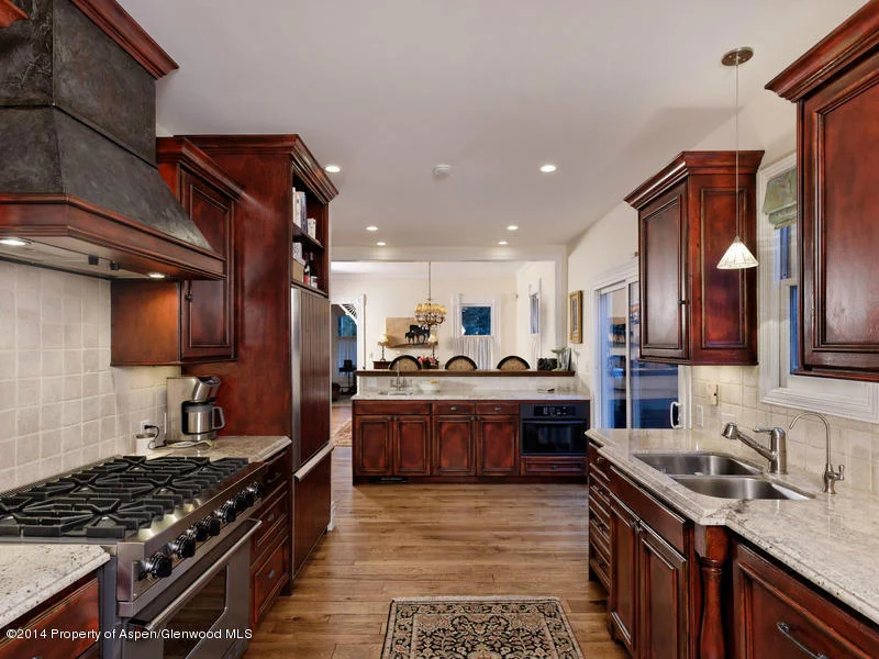11_0_1028_1r15_1kitchen__1.jpg