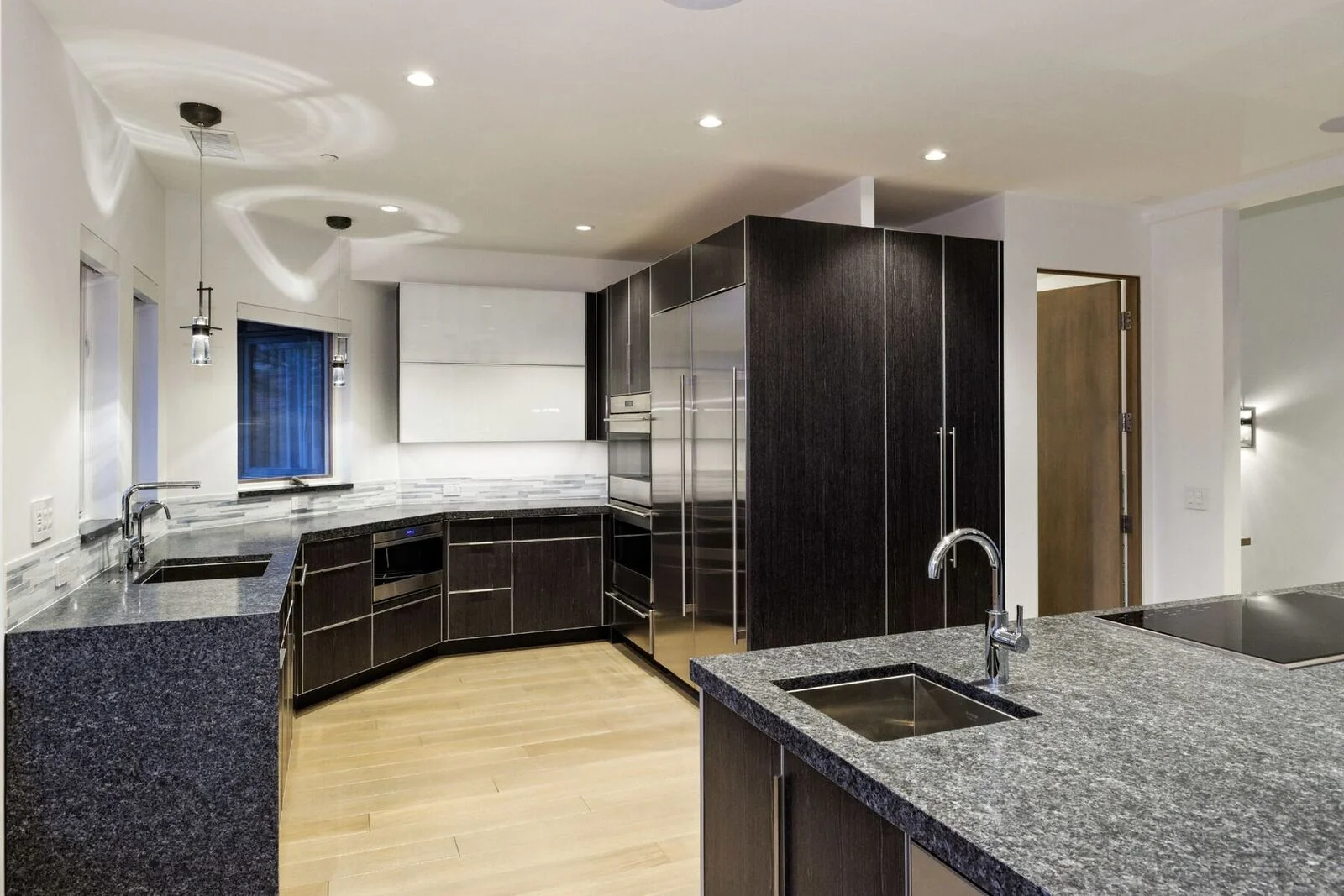 14_0_1602_1kitchen.jpg