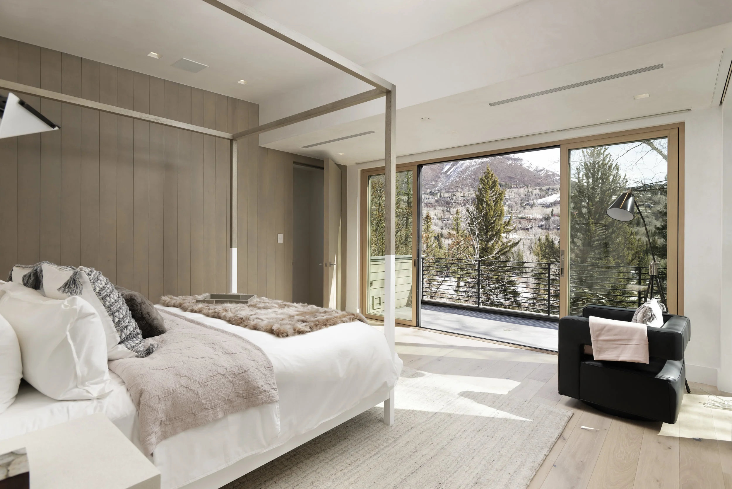 300LakeAve_HiRes010.jpg