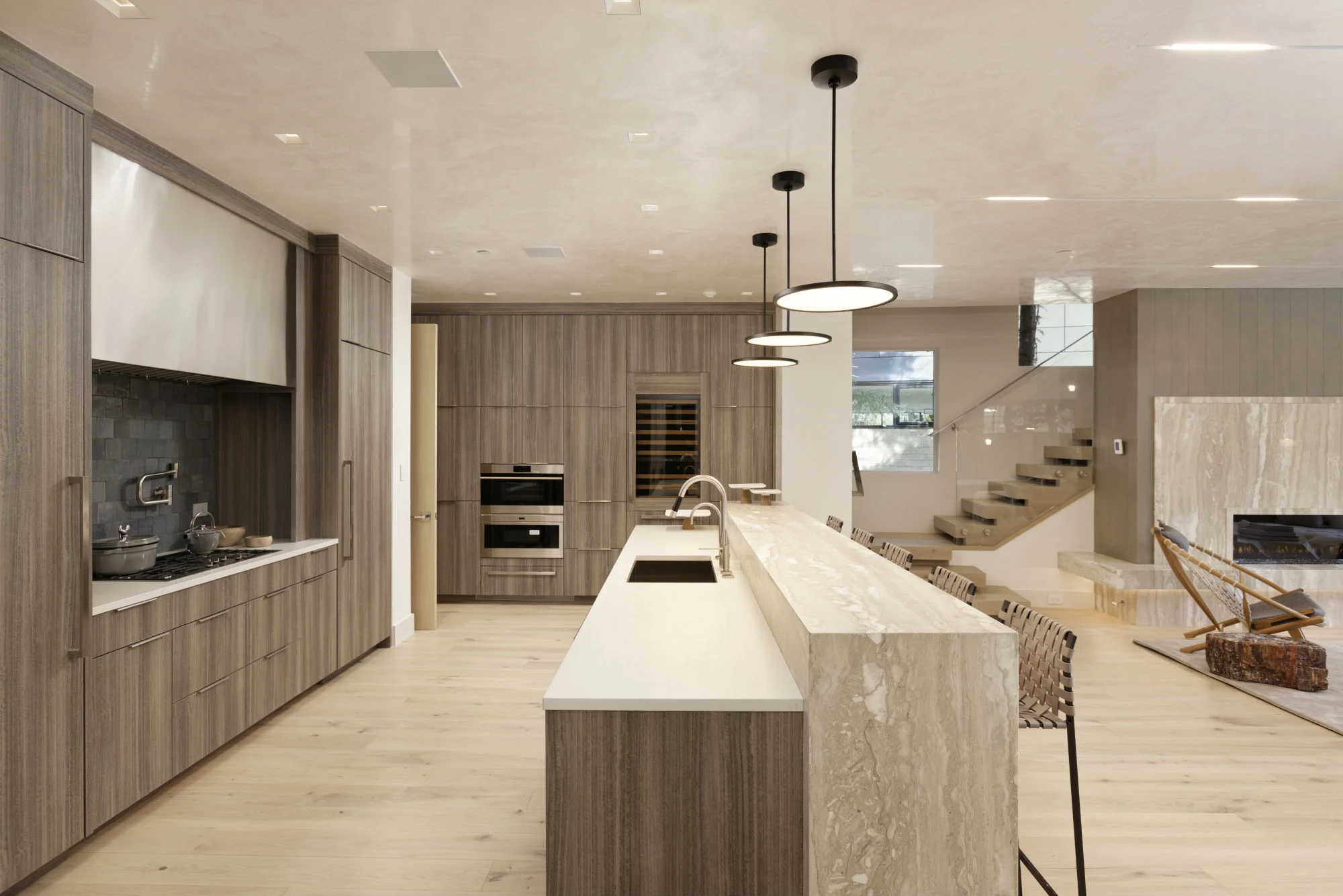 300LakeAve_HiRes020_2000x1335.jpg