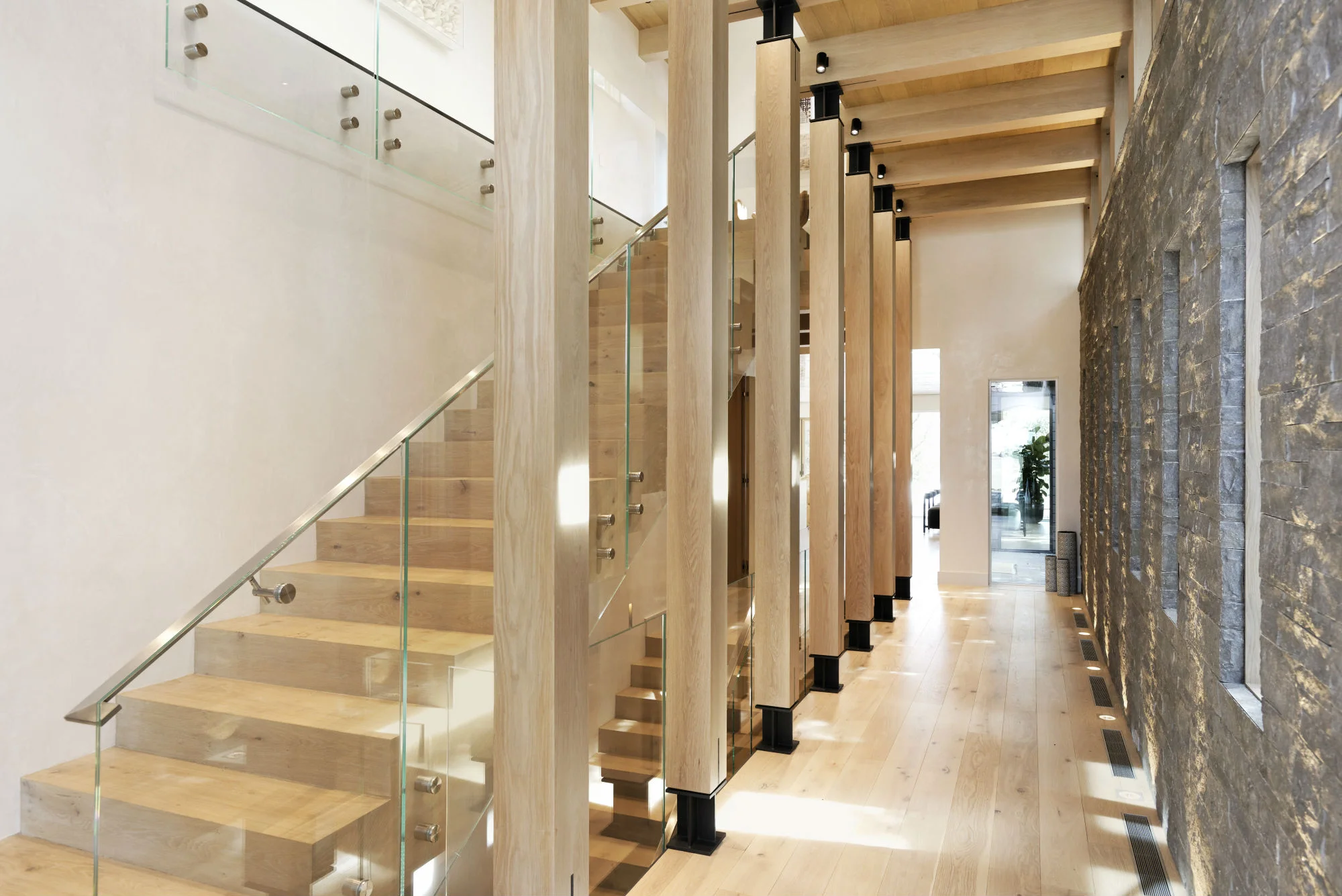 300LakeAve_HiRes022_2000x1335.jpg