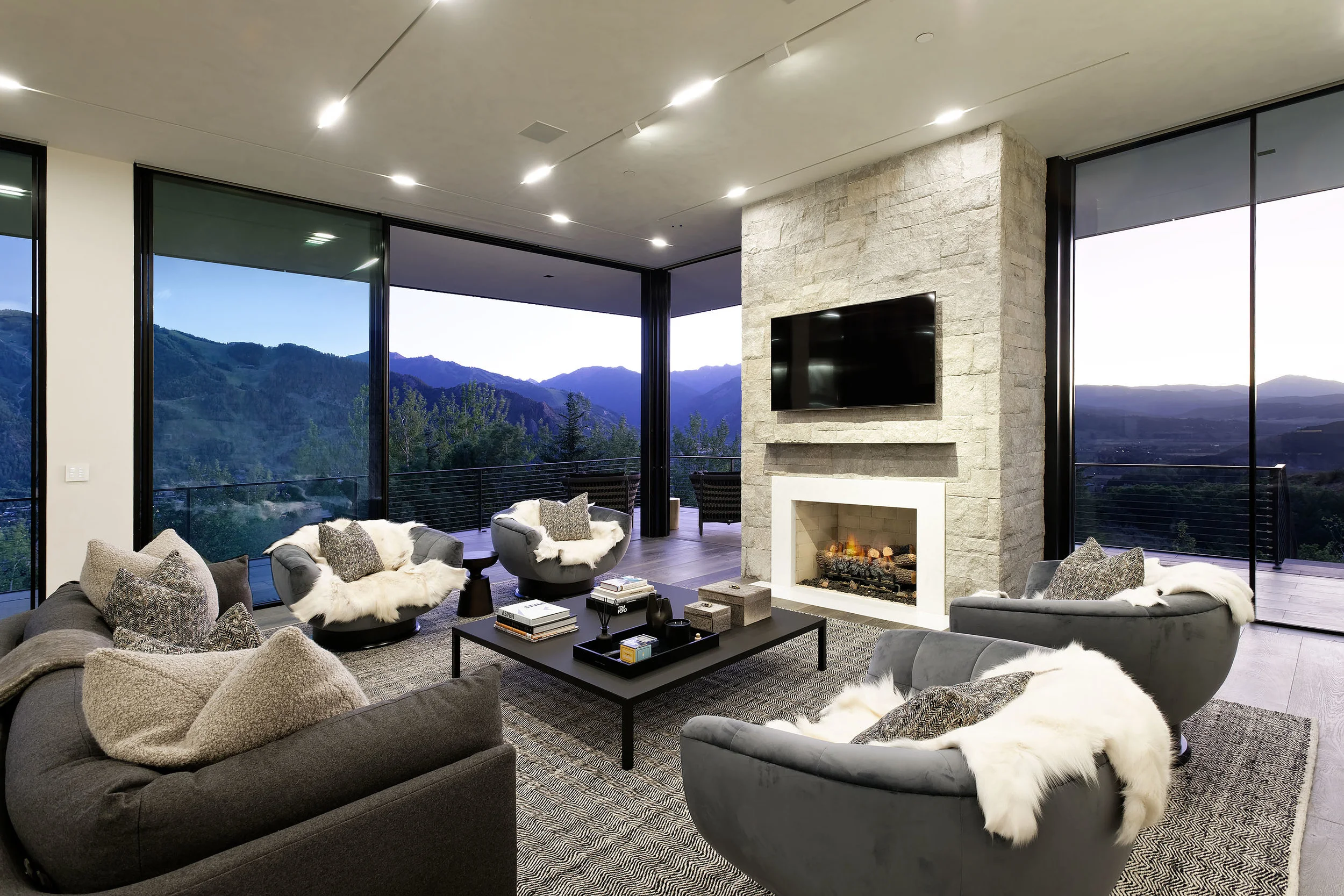 645HunterCreek_Med512.jpg