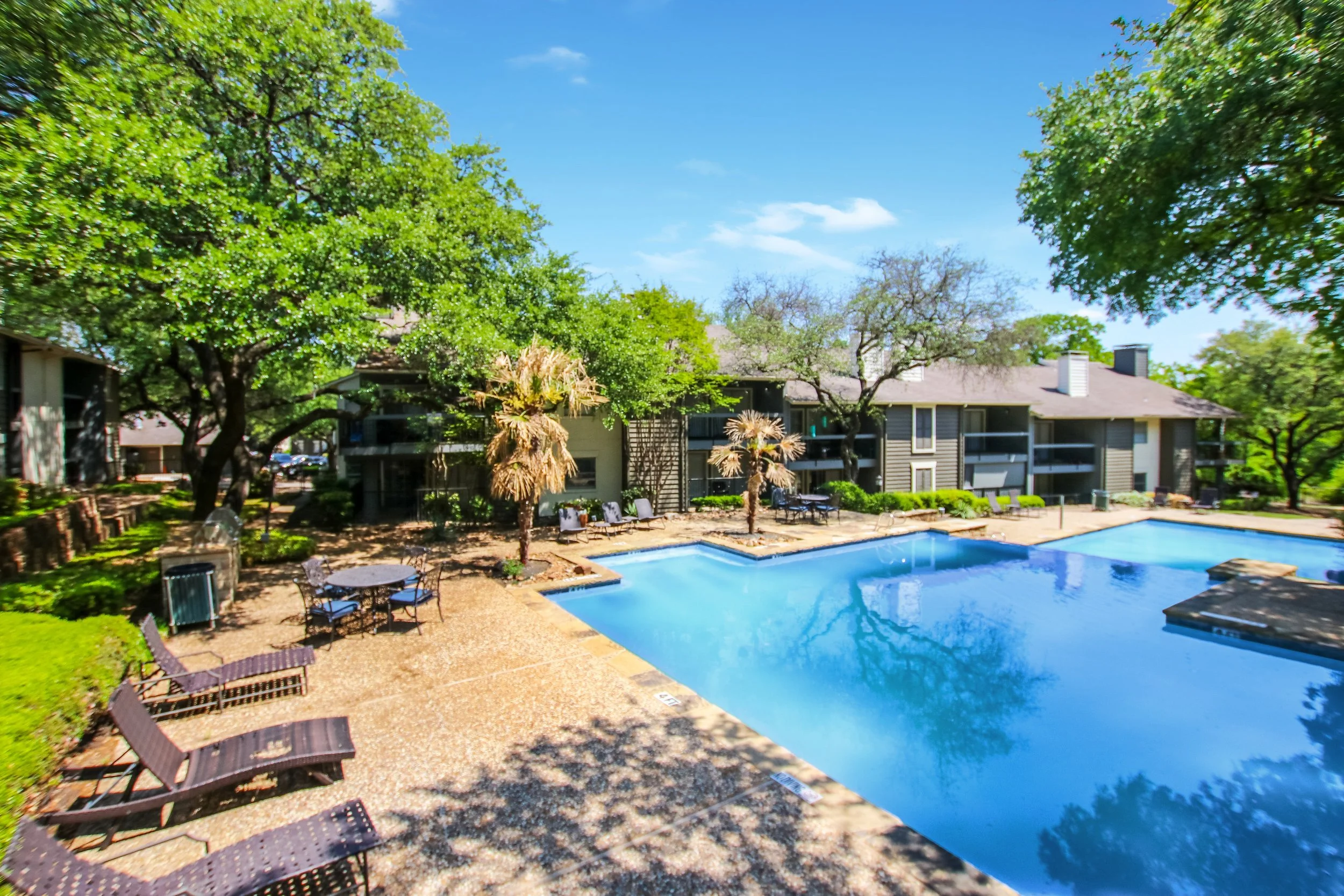Vue on Forest in Dallas - 01 - Alt.jpg
