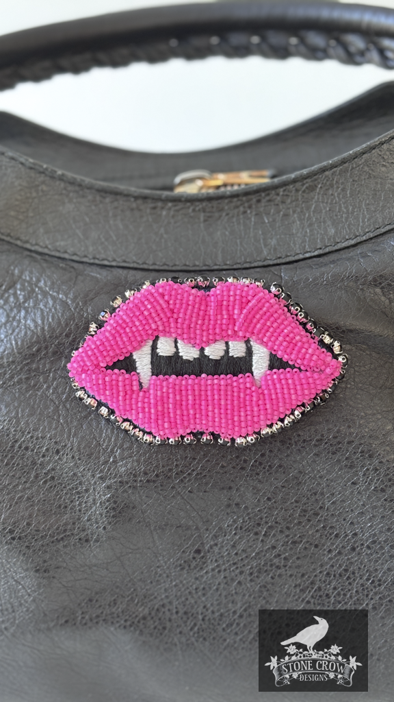 Vamp Lips Brooch-3.png