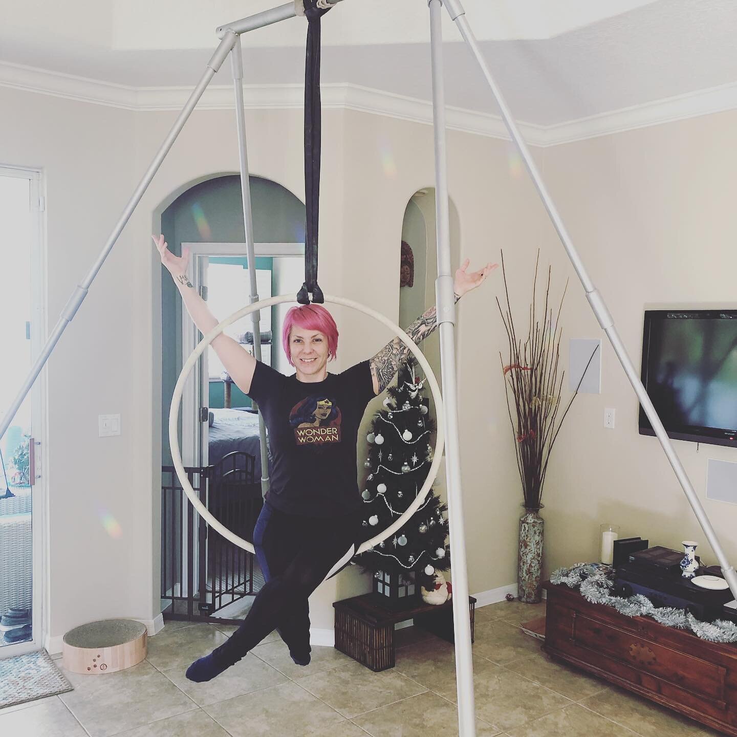 #mini #rig in!!
ASCENT is now even more versatile as we can accommodate more venues with our shorty rig!!
Even our rigger aka my hubs @benegonzales is excited about it!!
. 
#aerial #aerialdance #lyra #performance #aerialhoop #orlandoaerialist #silks 