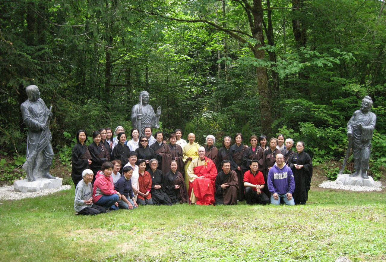 Group-picture-in-front-of-the-Arhat-Path-GY-2014.jpg