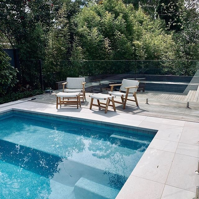 Happy weekend! Even if it&rsquo;s not swimming weather, enjoying a drink by the pool in these super comfy Barwon chairs is just as relaxing! #poolside #ecooutdoor