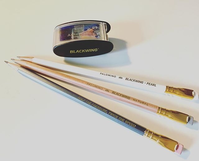 My favourite pencils! Although the majority of my work is digital, it makes a big difference to work with lovely tools when hand sketching #blackwingpencil #sketch #stationerynerd #simplepleasures
