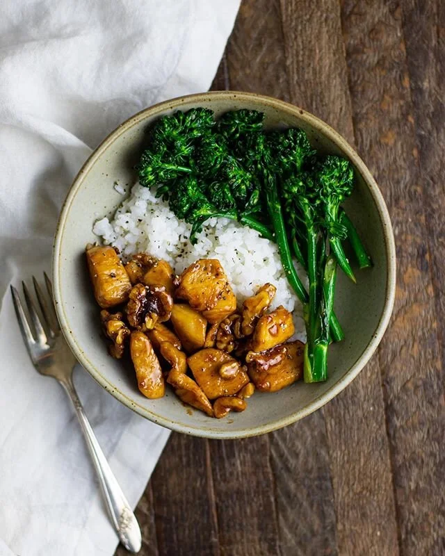 I made my honey walnut chicken for dinner tonight. Super easy and good paired with some rice and broccolini. Search &ldquo;honey walnut chicken&rdquo; on the blog for the recipe ❤️.
.
.
.

#feedfeed #beautifulcuisines #goodmoodfood #saveurmag #mycomm