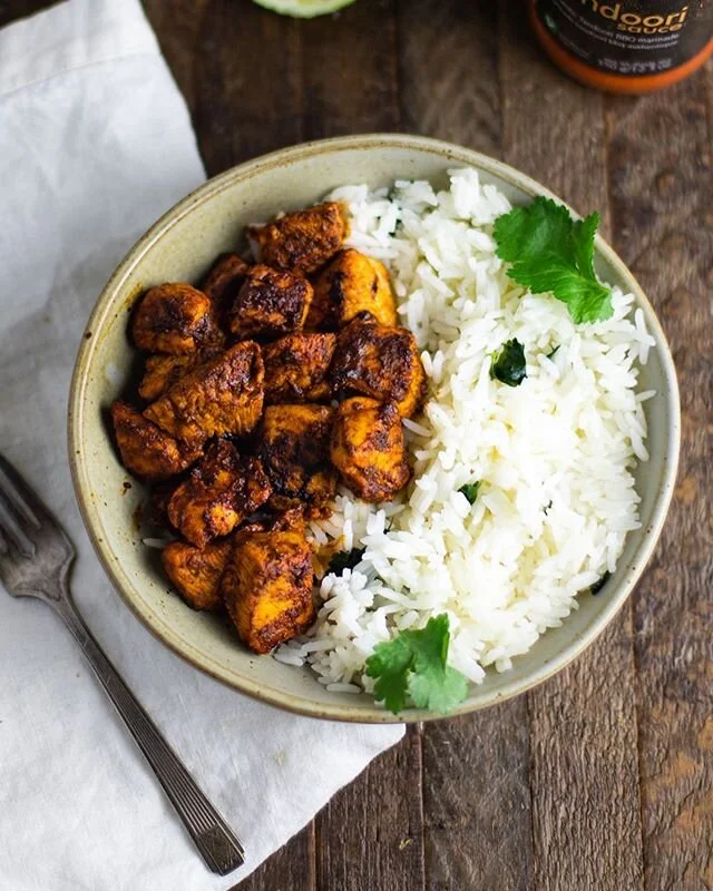 Tandoori chicken bites with cilantro lime rice. Tandoori chicken is a popular indian dish that's normally made by marinating chicken in yogurt and spices. Thankfully @shanfoods has made it super easy to replicate this dish at home with their cooking 
